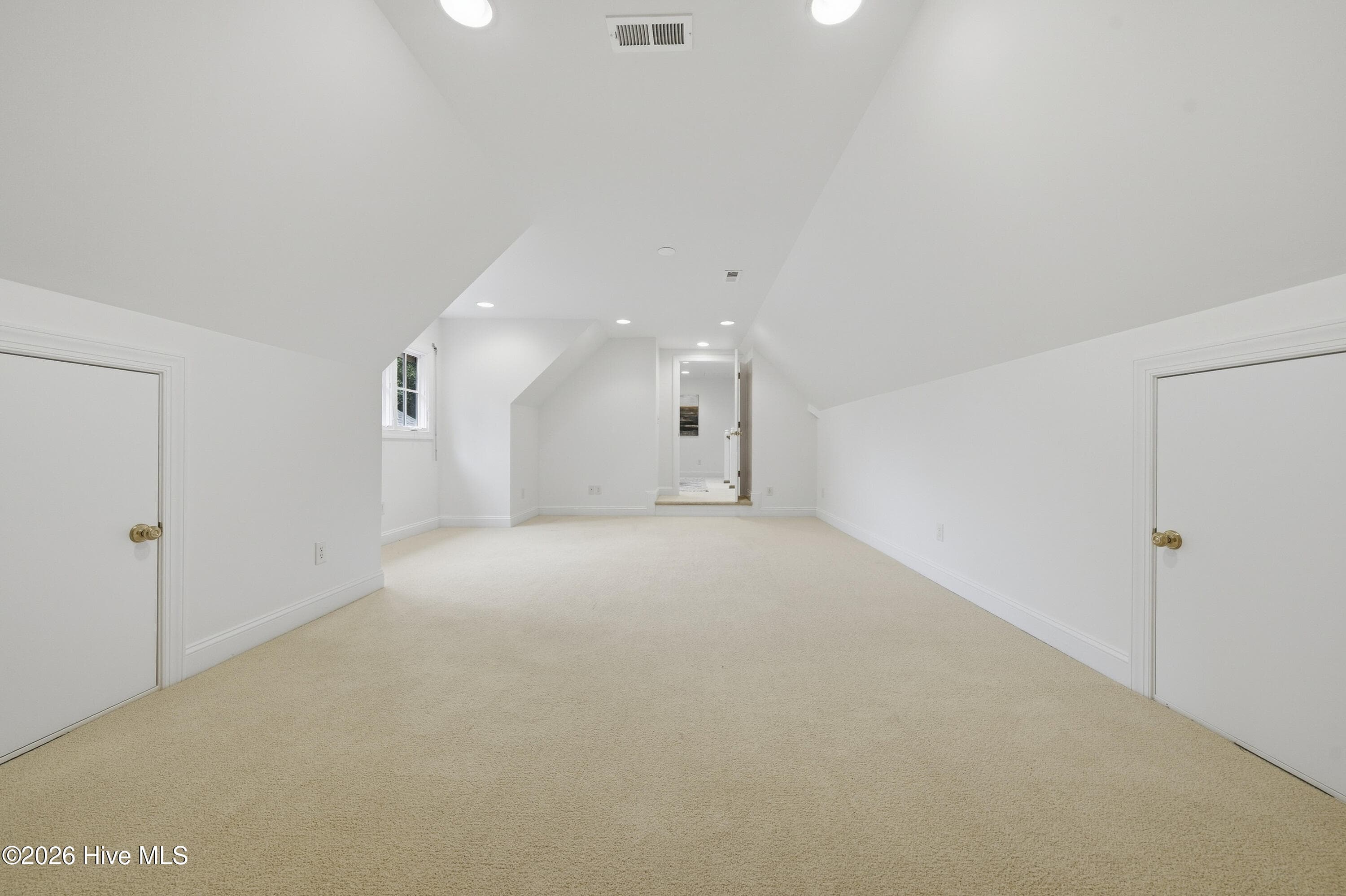 Single Family Residence at 7102 Saybrook Drive, Wilmington, NC 28405, photo 5 of 6