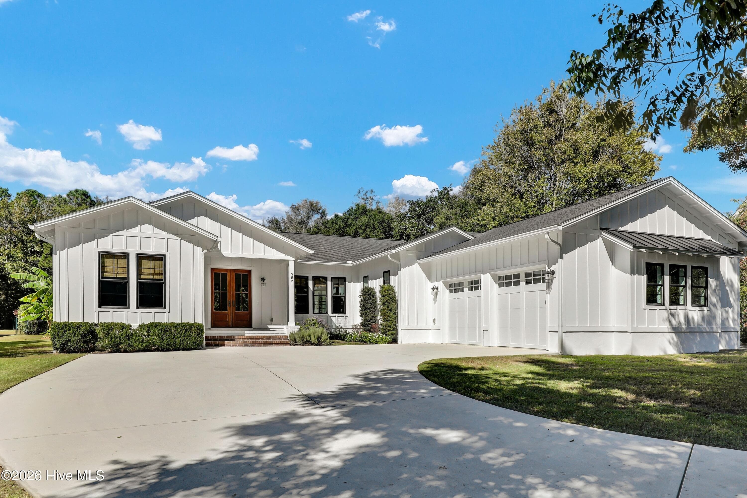 Single Family Residence at 351 Olde Point Loop, Hampstead, NC 28443, photo 5 of 81