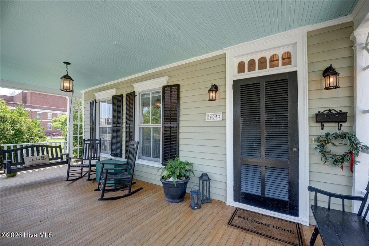 welcoming front porch - 405 Hancock Street, New Bern, NC 28560