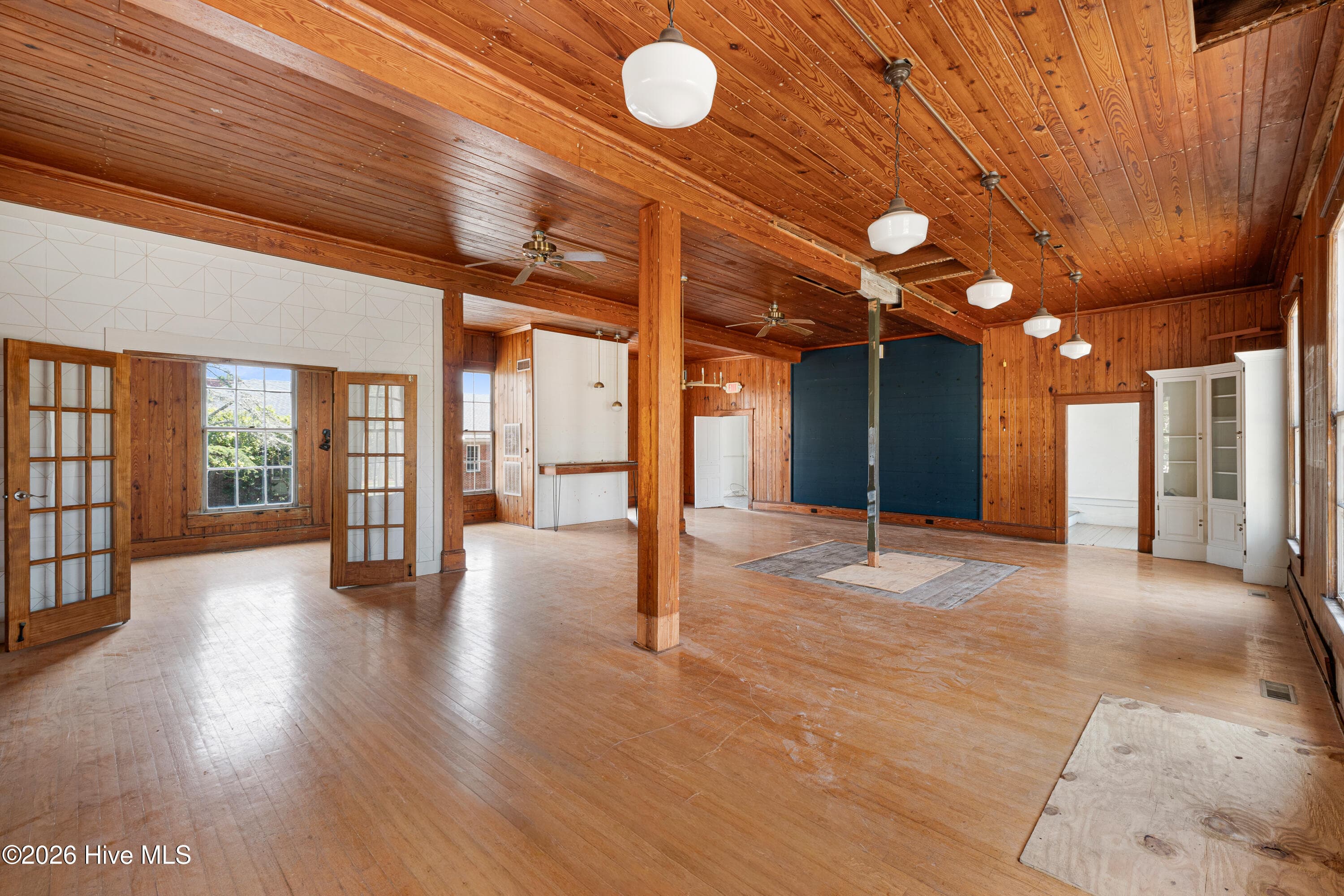 Single Family Residence at 204 Turner Street, Beaufort, NC 28516, photo 4 of 47