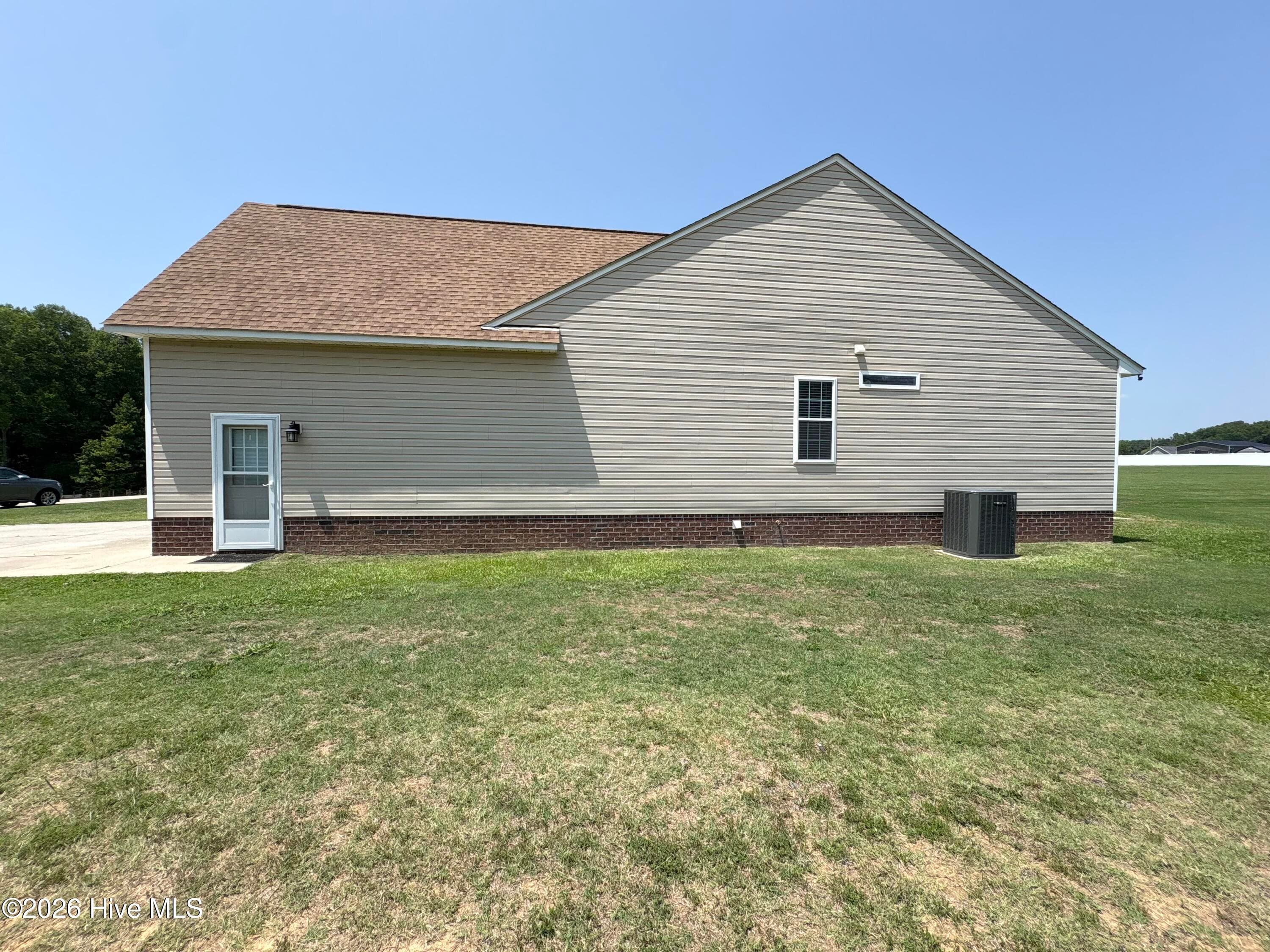 Single Family Residence at 6660 Gabriels Way, Lucama, NC 27851, photo 4 of 21