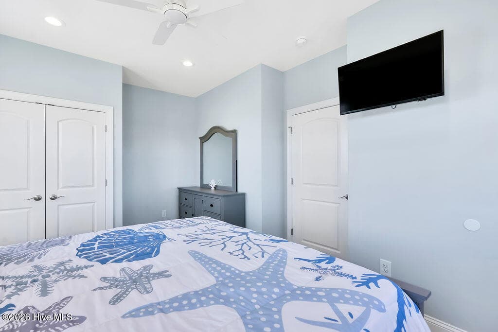 guest bedroom on 3rd floor - 244 Grandview Drive, Sneads Ferry, NC 28460