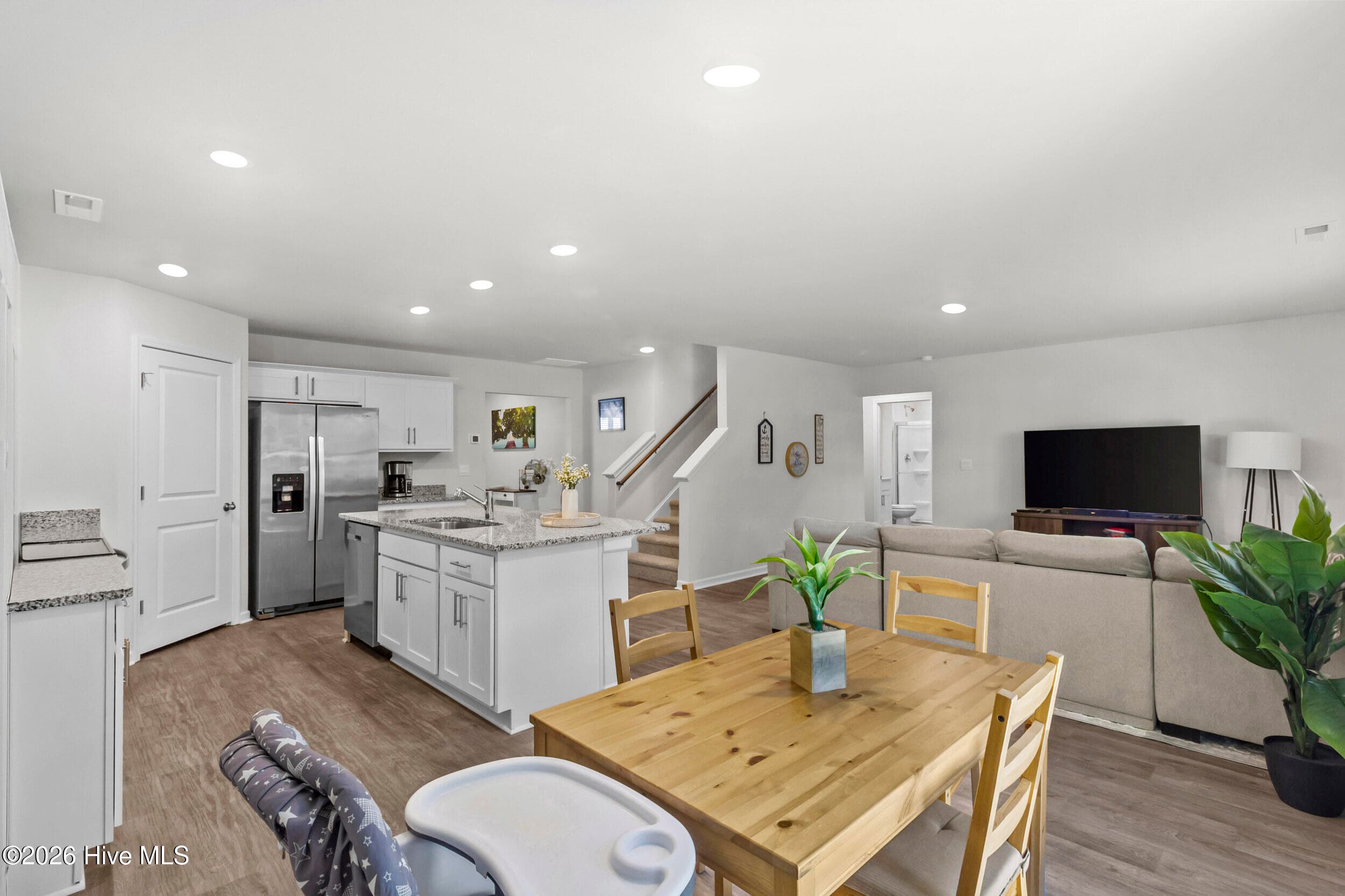 Dinning - 4019 Emerald View, New Bern, NC 28560