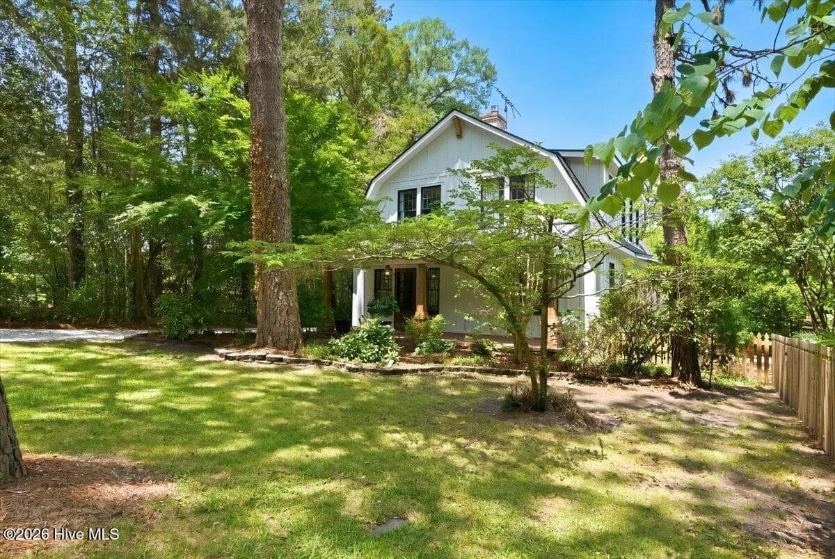Single Family Residence at 260 N Ridge Street, Southern Pines, NC 28387, photo 2 of 48