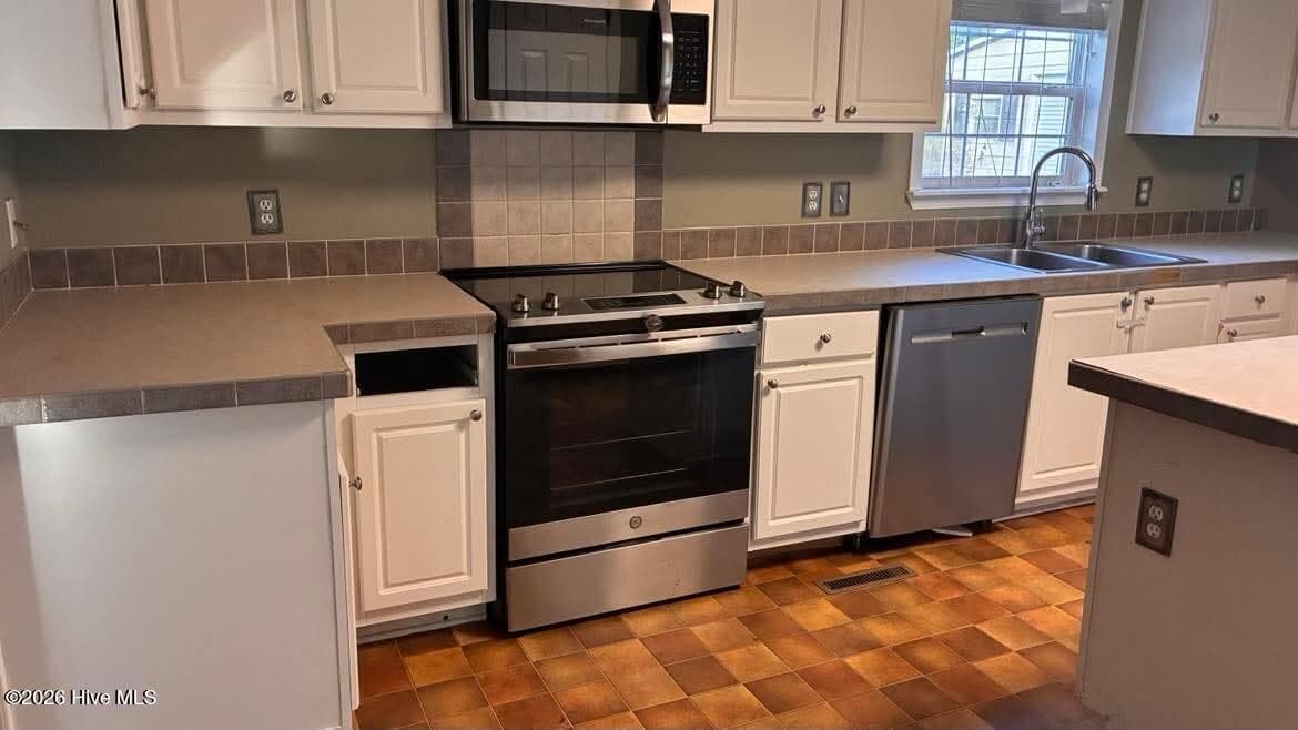 Manufactured Home at 1181 Lobelia Road, Vass, NC 28394, photo 15 of 61
