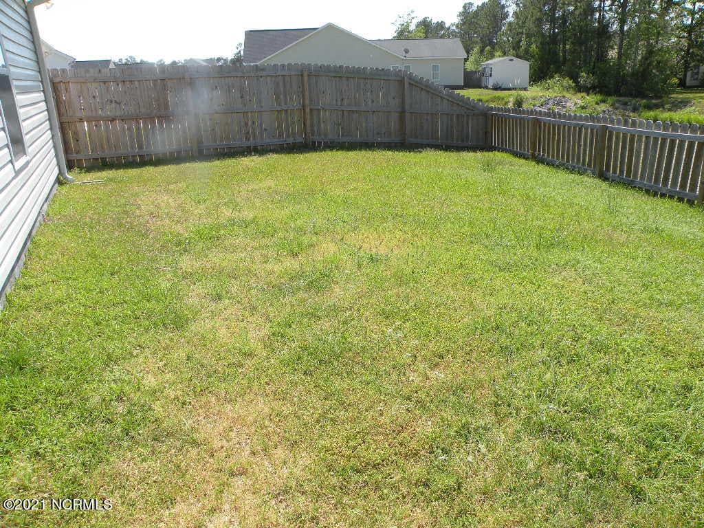 Single Family Residence at 105 Lakeside Green Drive, New Bern, NC 28560, photo 12 of 32