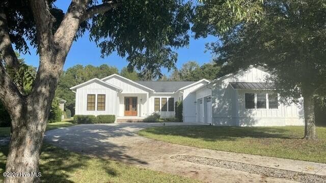 Single Family Residence at 351 Olde Point Loop, Hampstead, NC 28443, photo 2 of 81