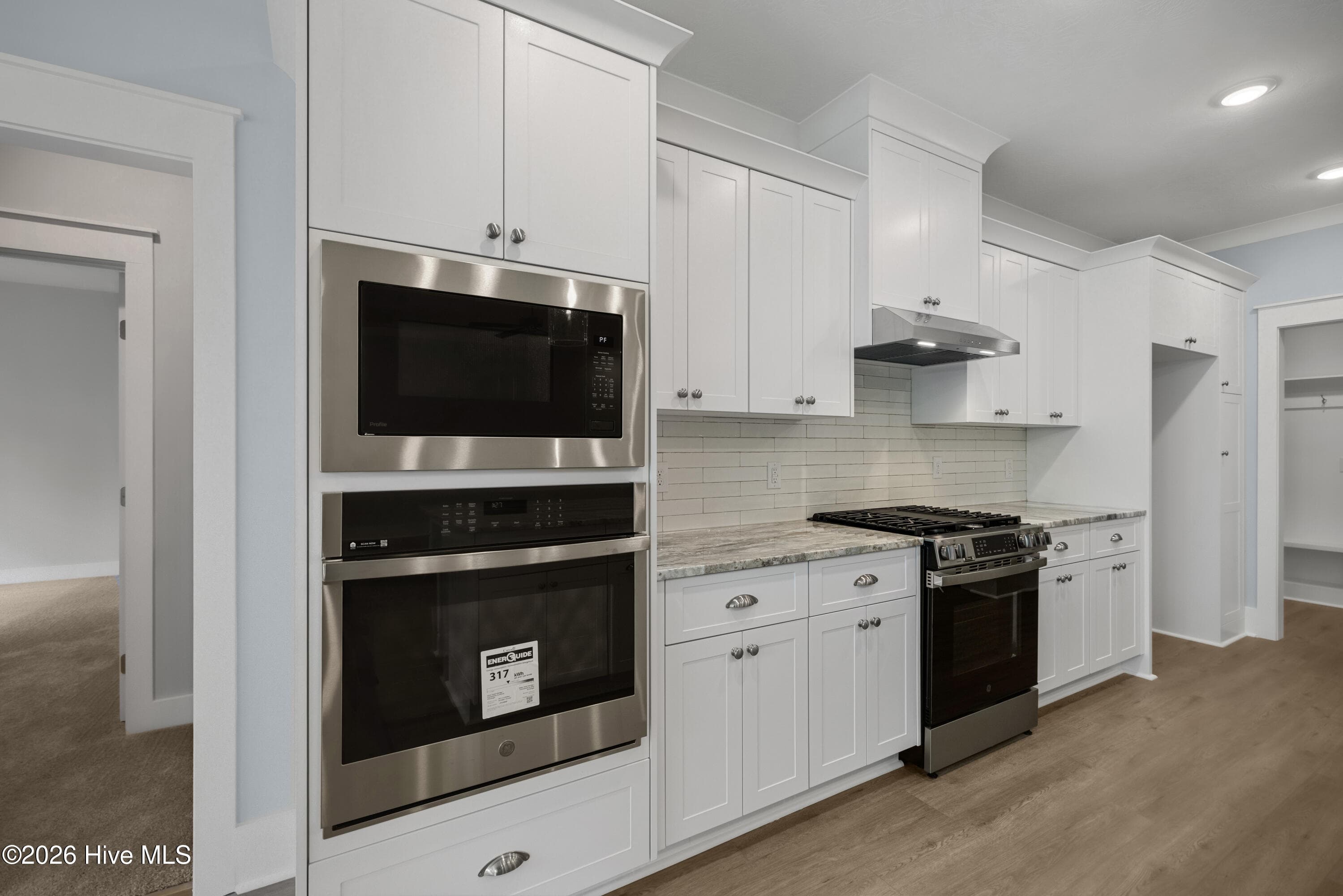 2 ovens (full gas range & built-in oven) - 1777 Bellingham Drive, Beech Island, SC 29842