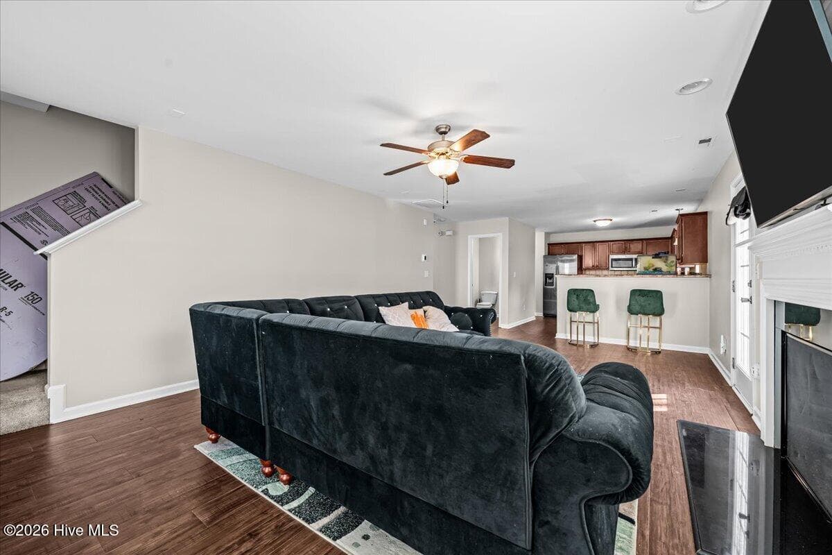 Single Family Residence at 515 New Castle Lane, Spring Lake, NC 28390, photo 5 of 18