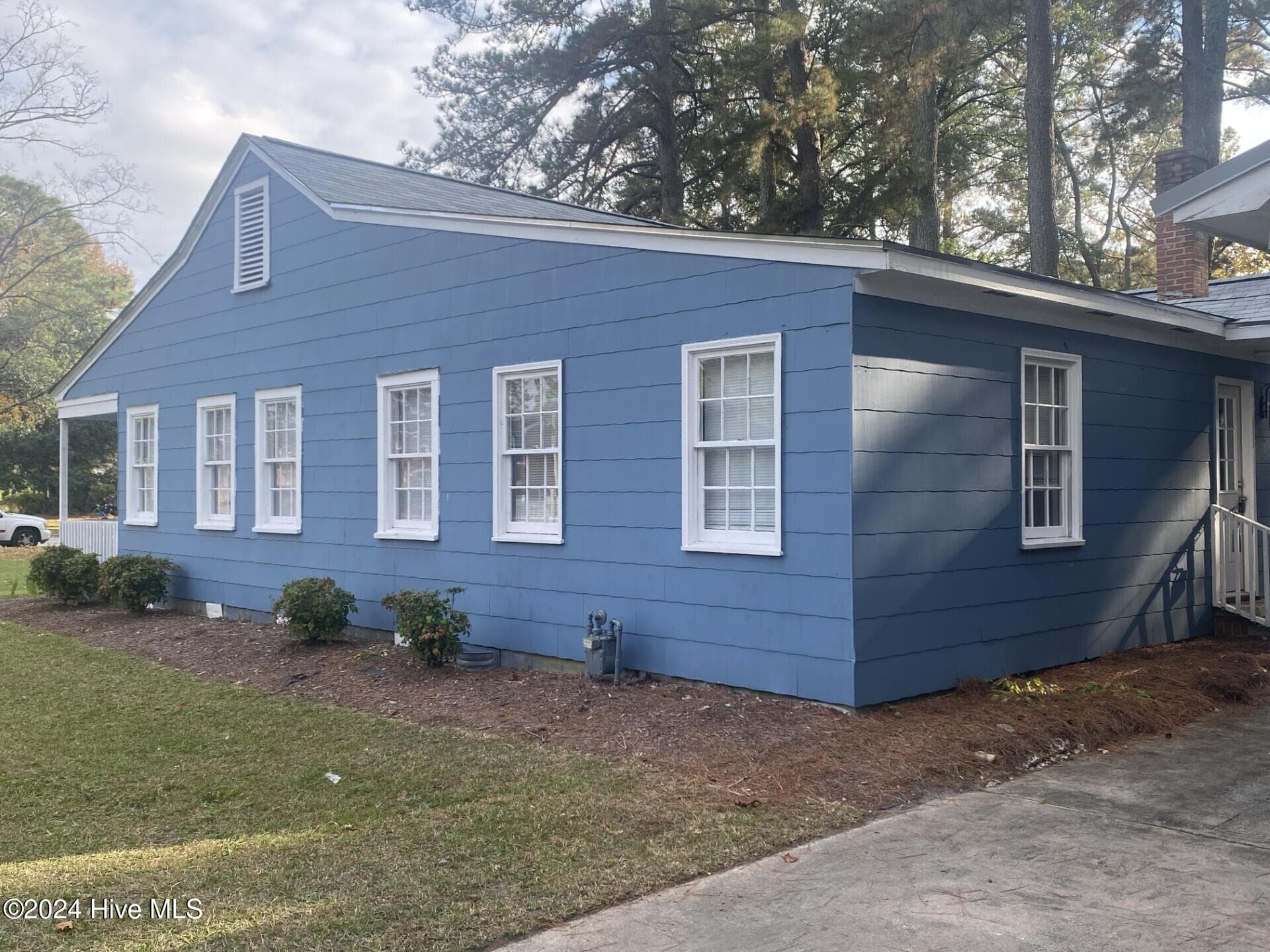 Single Family Residence at 1306 N Respess Street, Washington, NC 27889, photo 5 of 18