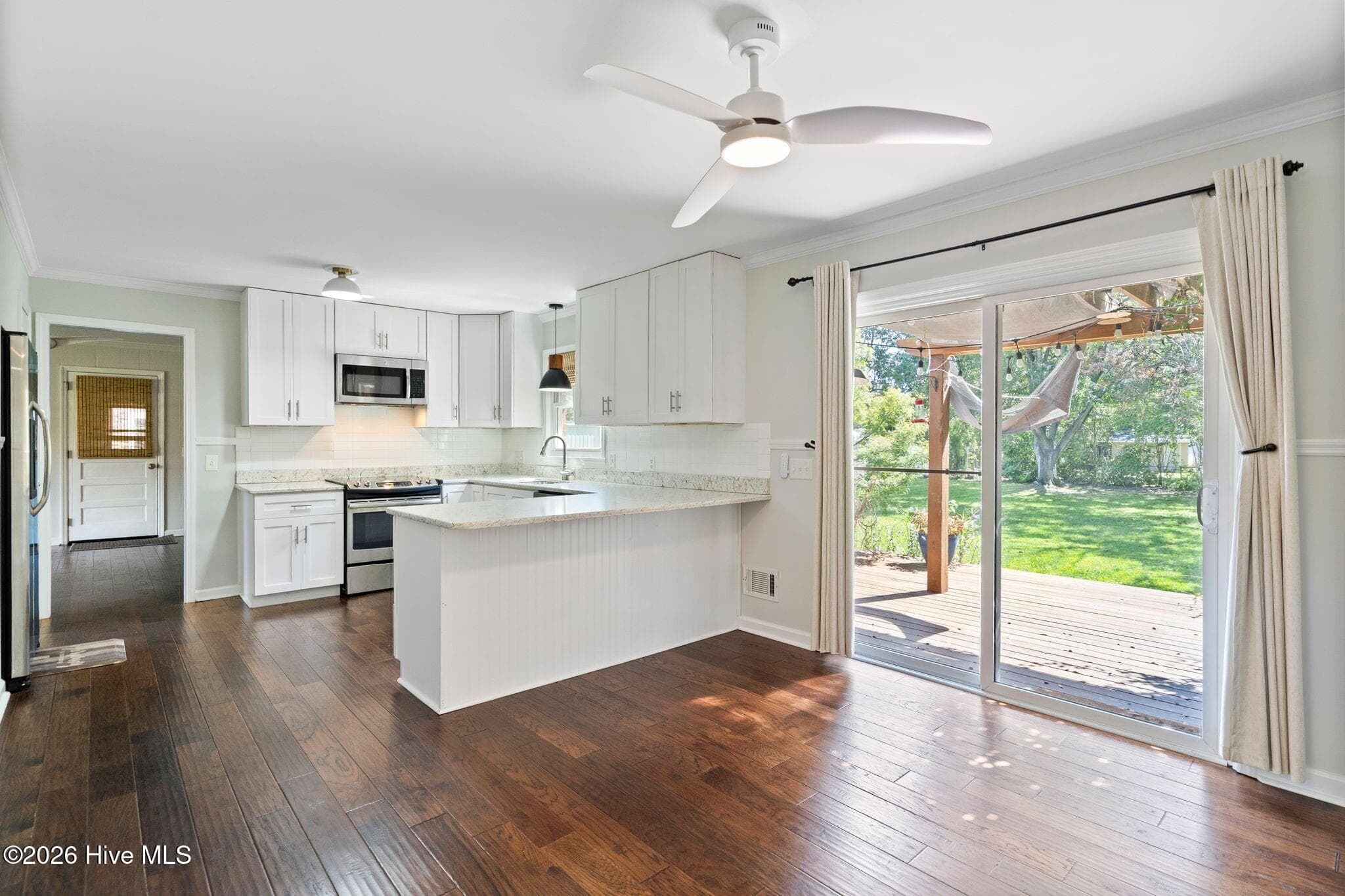 Single Family Residence at 806 Bragg Drive, Wilmington, NC 28409, photo 15 of 57