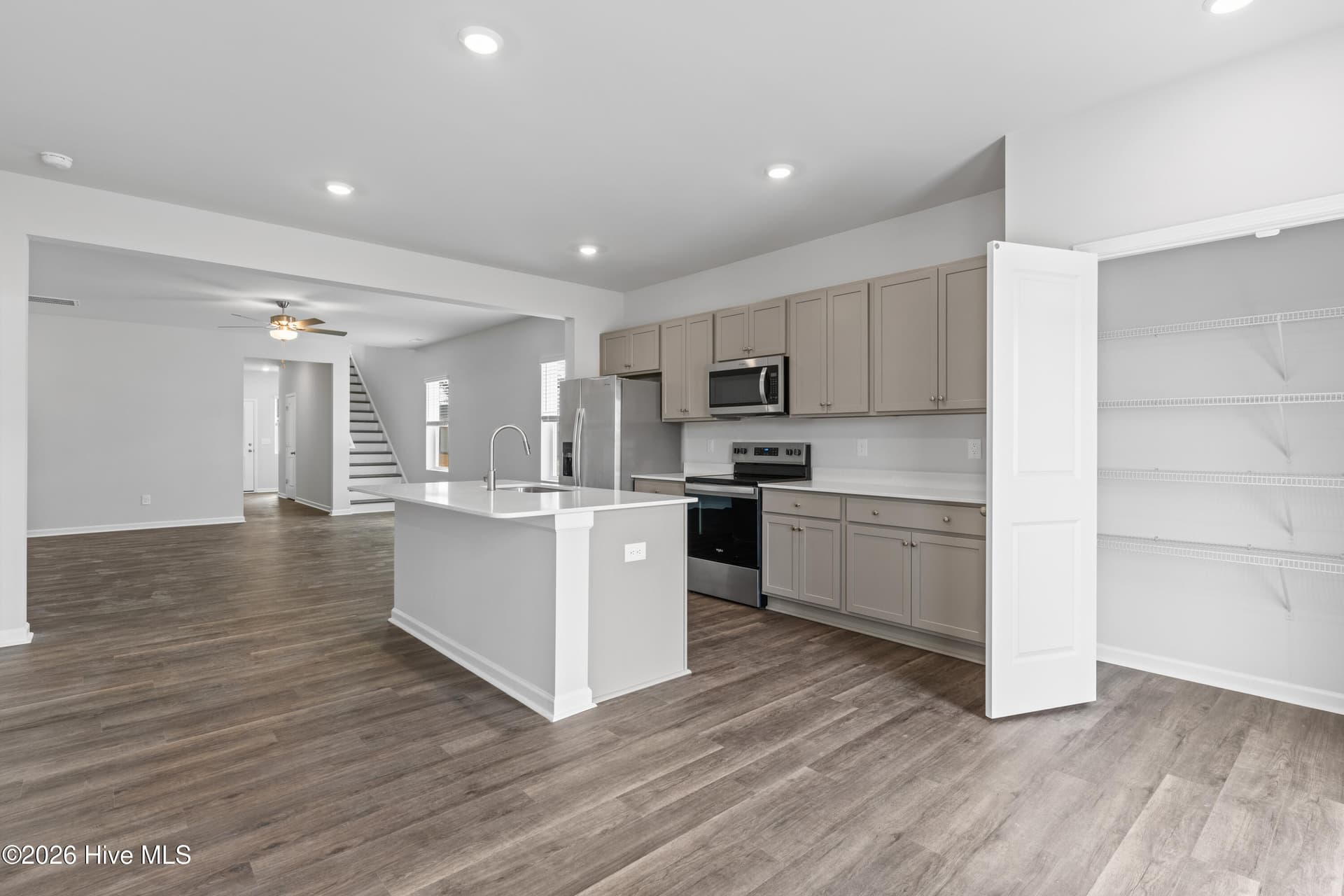 Single Family Residence at 148 N Squires Run Lane, Richlands, NC 28574, photo 14 of 52