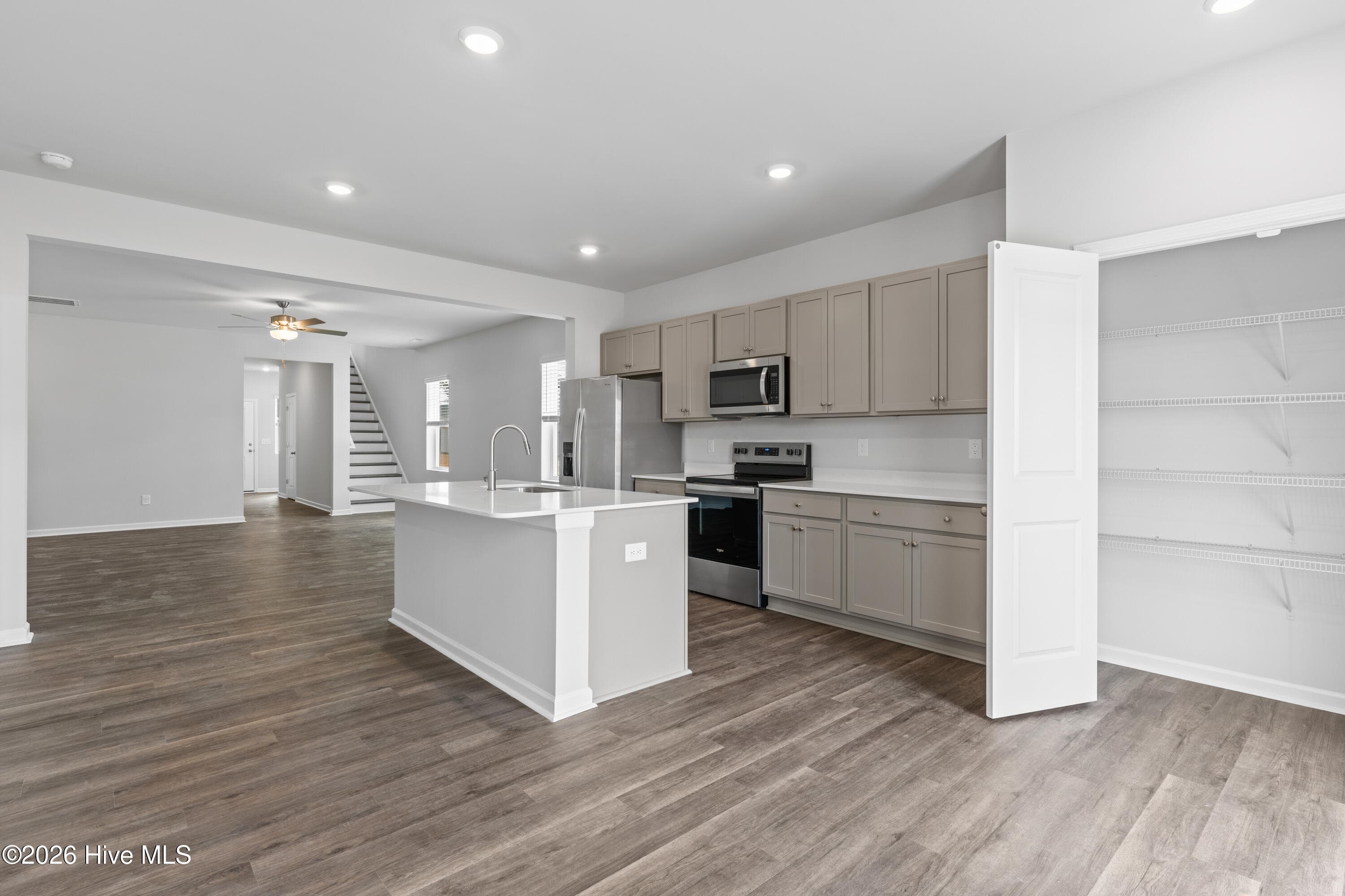 Single Family Residence at 148 N Squires Run Lane, Richlands, NC 28574, photo 14 of 52