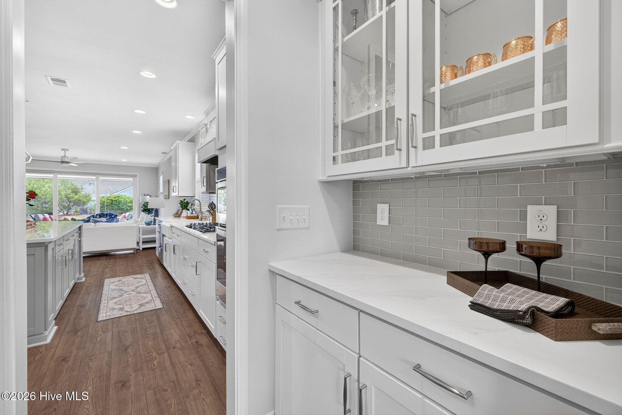Butler's pantry - 858 Broomsedge Terrace, Wilmington, NC 28412