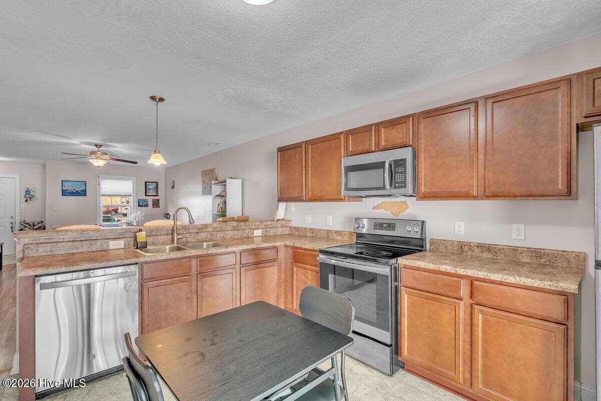 Townhouse at 133 W Murrow Lane, Jacksonville, NC 28546, photo 34 of 55