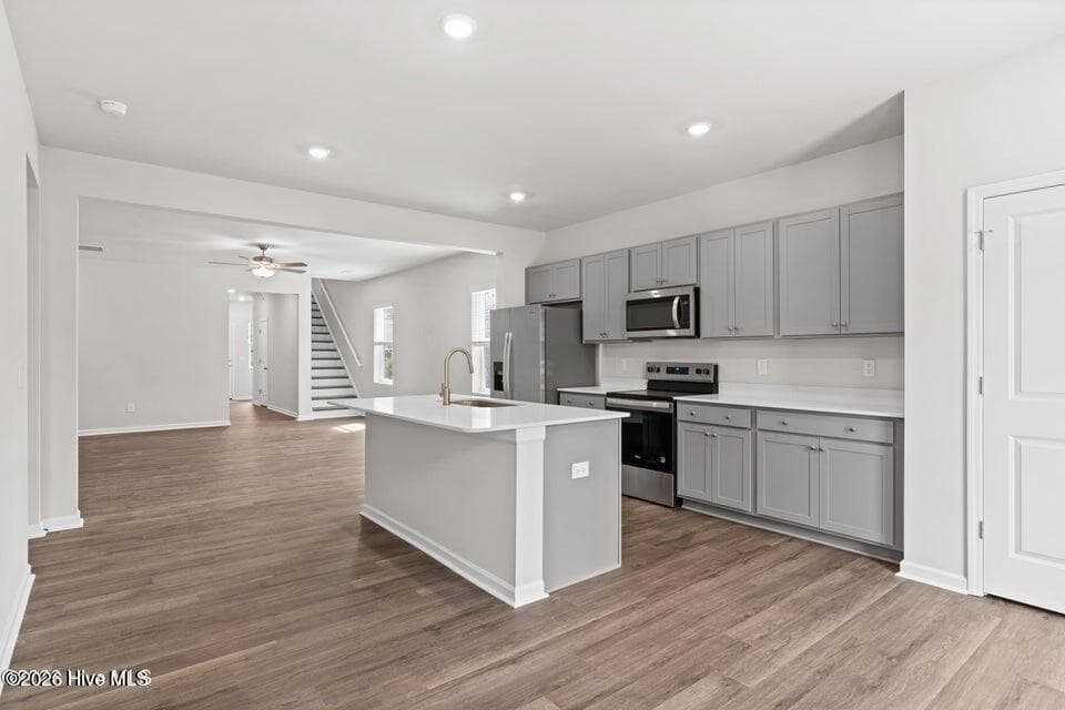 Single Family Residence at 717 Helm Drive, New Bern, NC 28560, photo 4 of 25