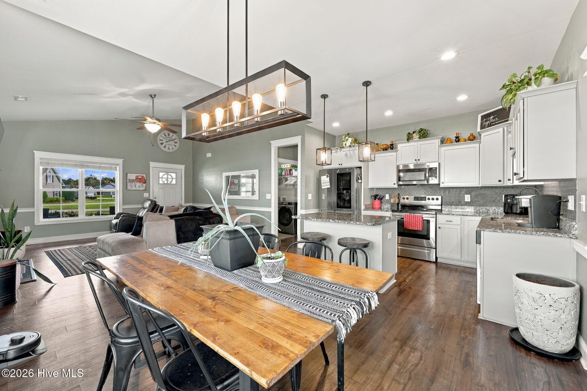Single Family Residence at 101 Jones Farm Road, New Bern, NC 28560, photo 4 of 43