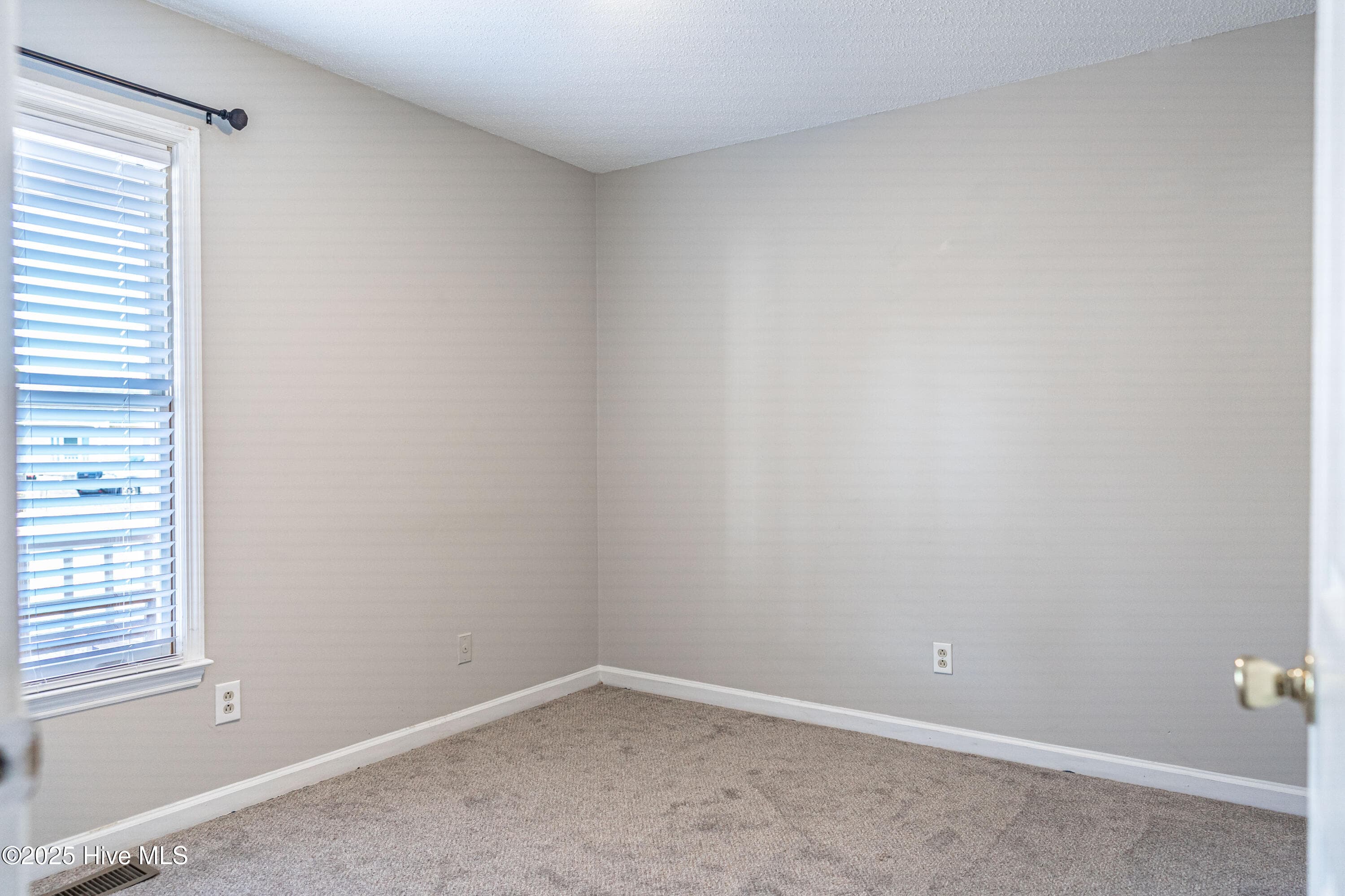 Single Family Residence at 3650 Hanover Drive, Hope Mills, NC 28348, photo 16 of 37