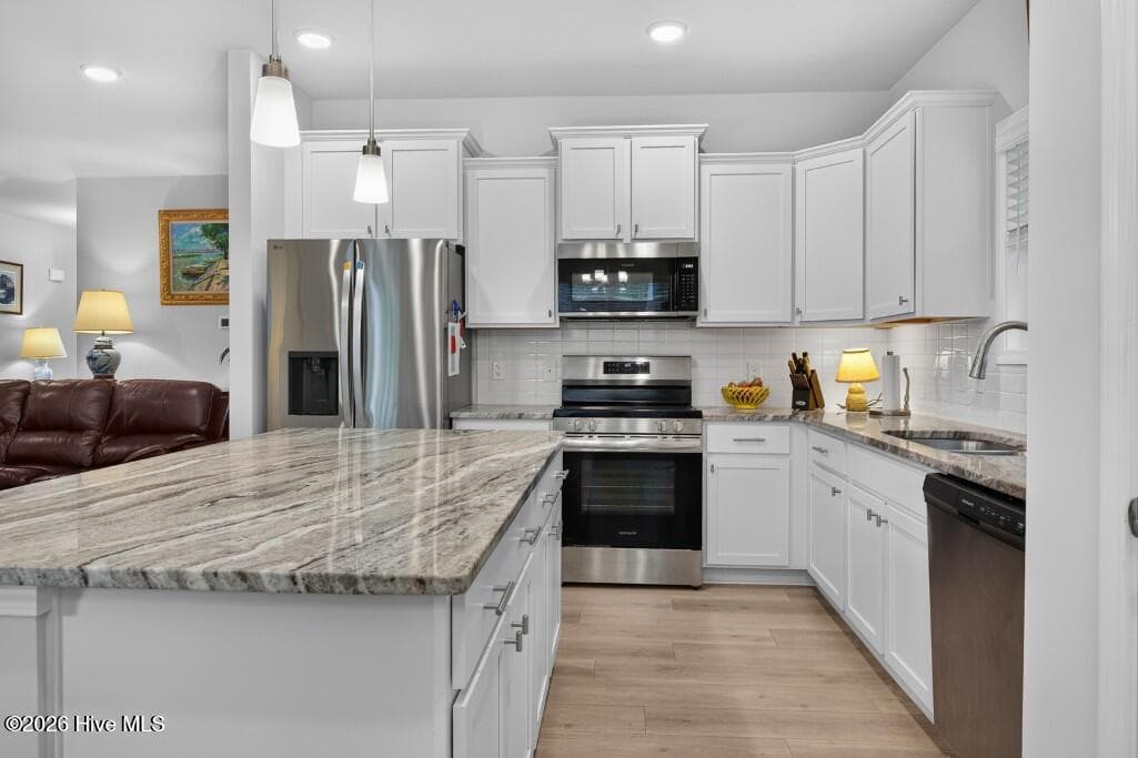 Single Family Residence at 1109 Coral Reef Drive, New Bern, NC 28560, photo 11 of 39