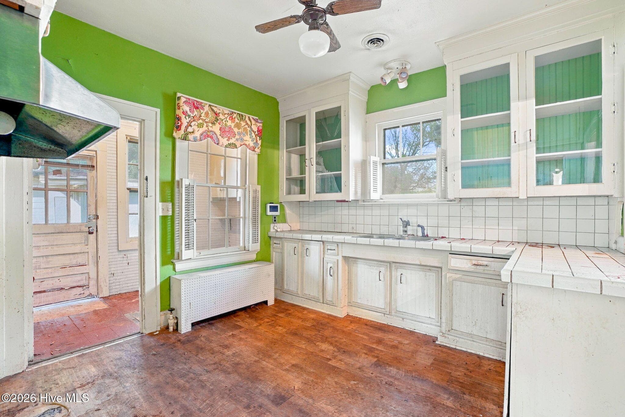 Single Family Residence at 1401 Gold Street N, Wilson, NC 27893, photo 10 of 27