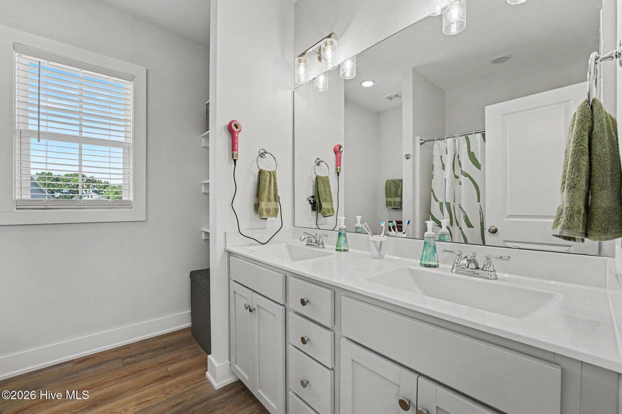 Dual Vanity in spacious master bath - 176 Glenwood Place, Kenly, NC 27542