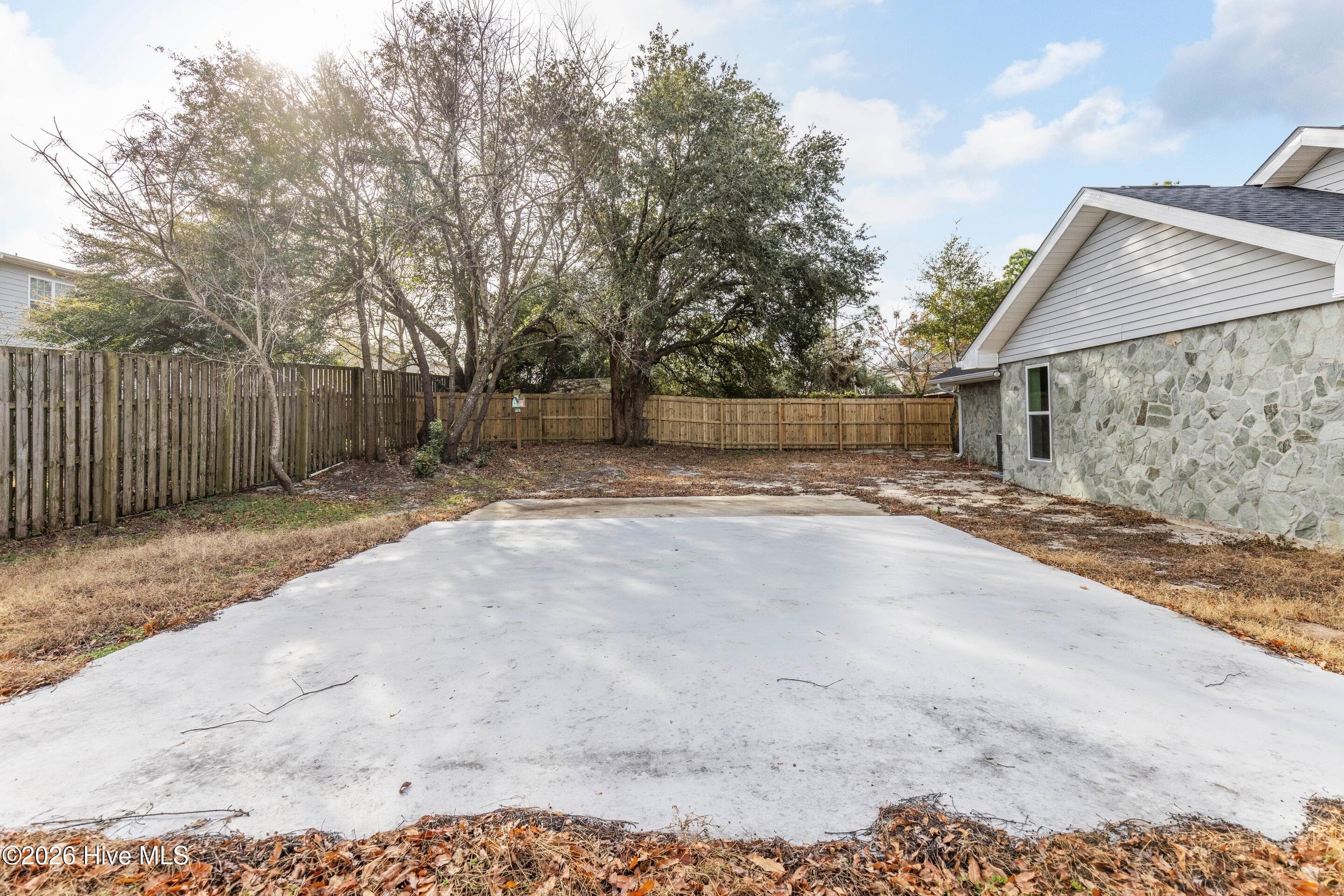 Single Family Residence at 6033 Shiloh Drive, Wilmington, NC 28409, photo 4 of 5