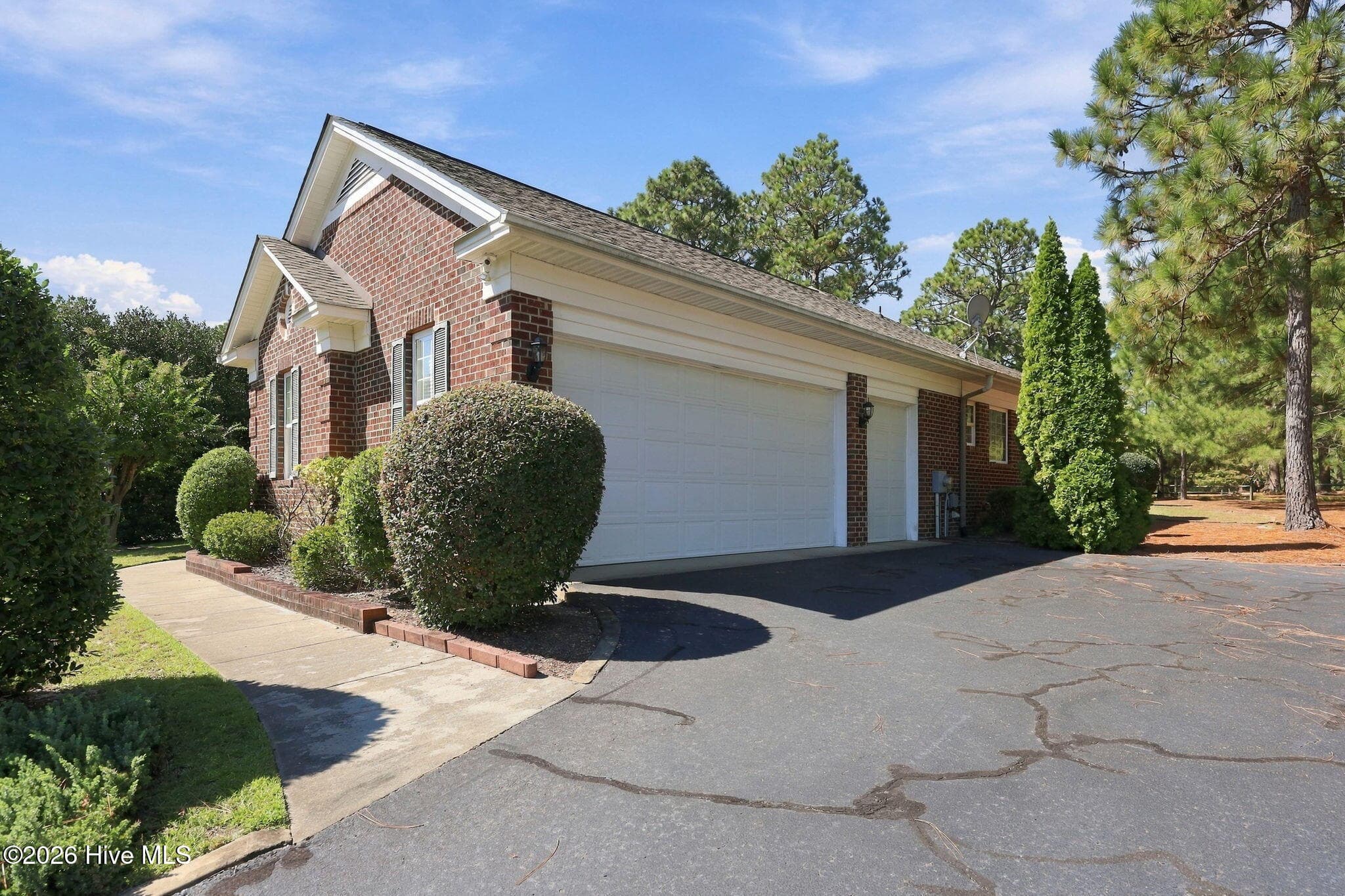 Single Family Residence at 6 Wisteria Way, Whispering Pines, NC 28327, Whispering Pines, photo 6 of 45