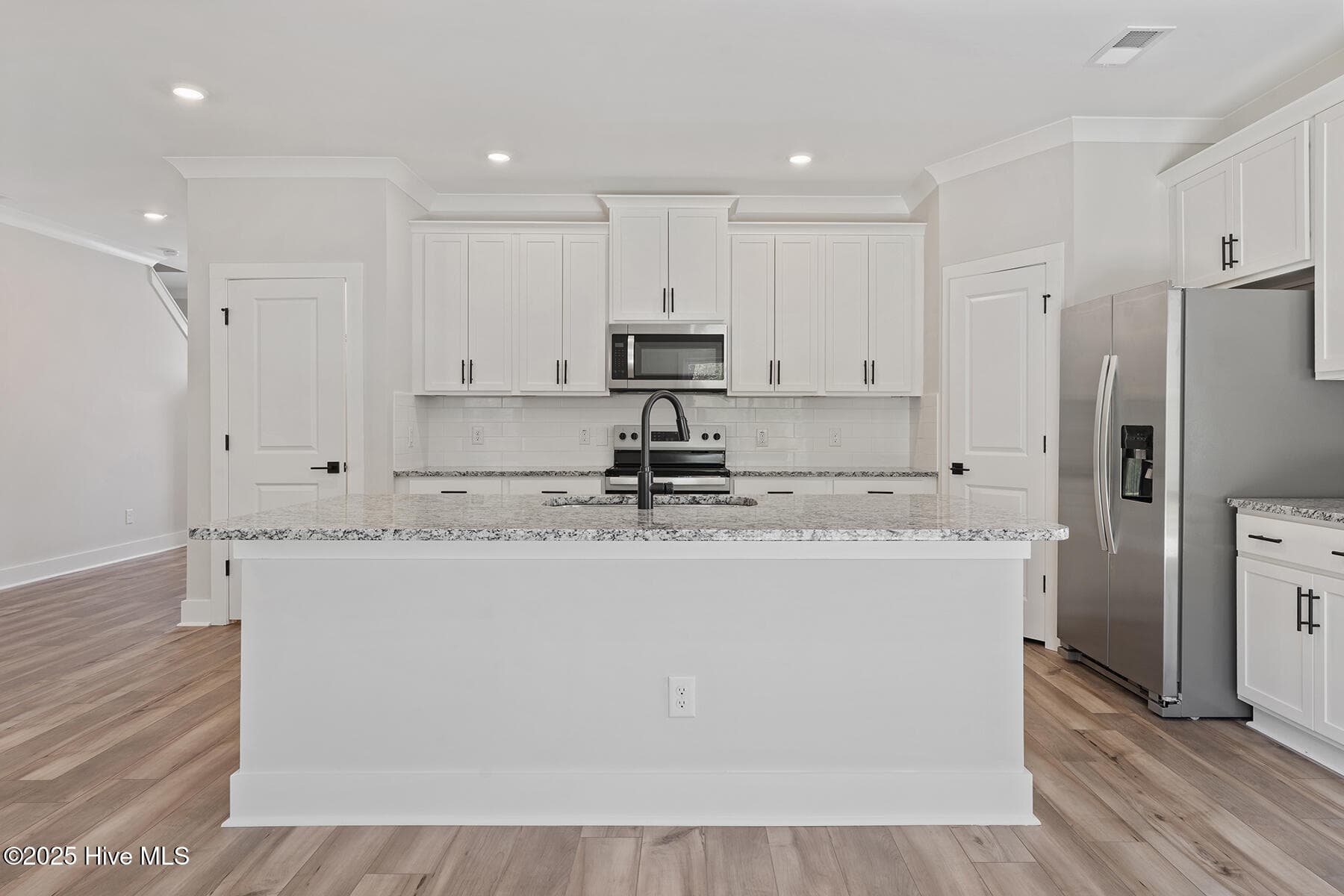 Single Family Residence at 27 S Umbrella Palm Drive, Hampstead, NC 28443, photo 9 of 21
