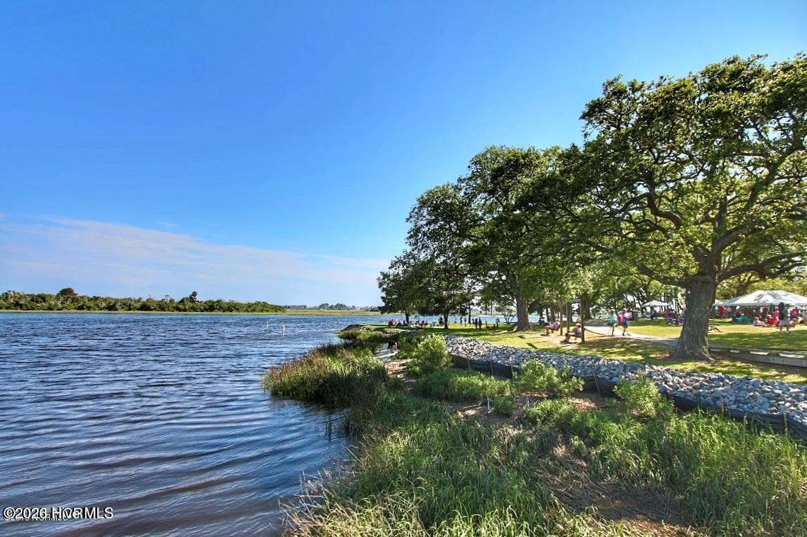 Sunset Beach, waterfront park, boat launch, shopping, dining, markets - 10+/- minutes - 1324 Harbour Watch SW, Calabash, NC 28467