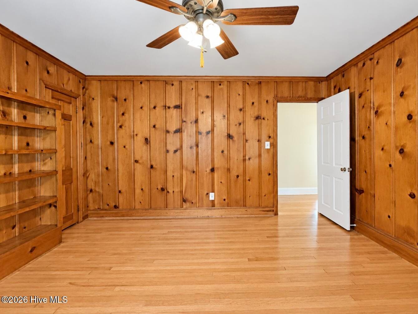 Real knotty pine panelling, not the thin panelling from the 1970's. - 320 Northern Boulevard, Wilmington, NC 28401