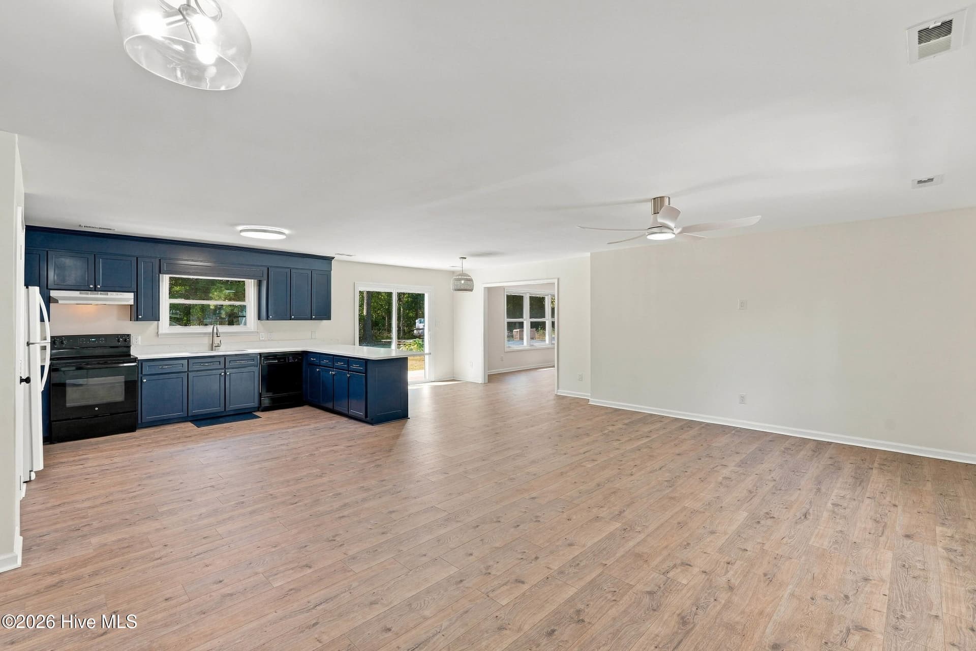 Single Family Residence at 564 Old Folkstone Road, Holly Ridge, NC 28445, photo 6 of 43