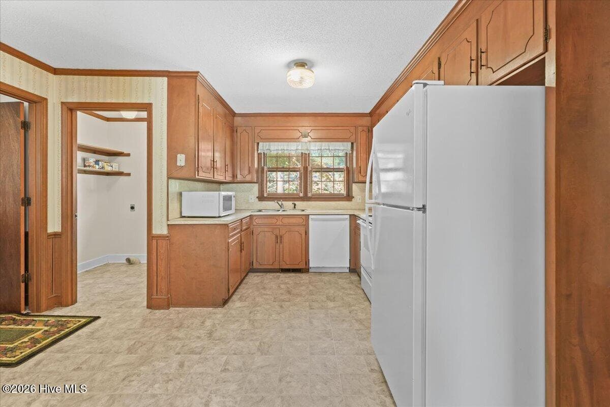Single Family Residence at 3000 Camelot Drive, Kinston, NC 28504, photo 31 of 51