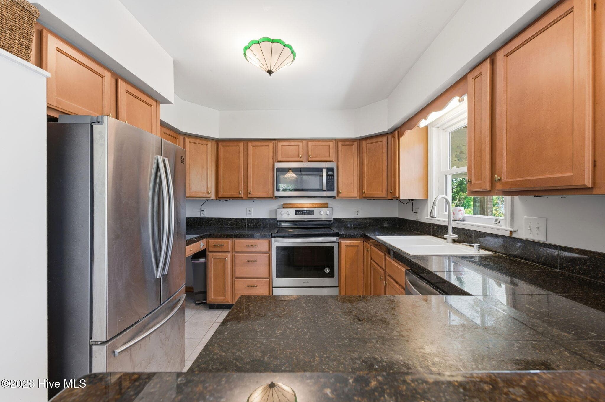 Single Family Residence at 913 Hearthside Court, New Bern, NC 28560, photo 15 of 49