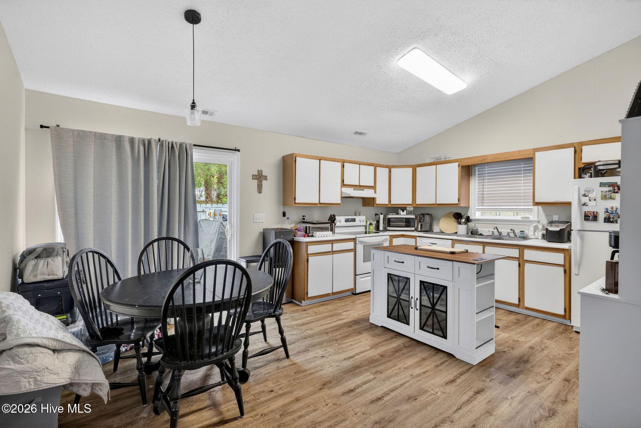 Single Family Residence at 400 Beasley Road, Wilmington, NC 28409, photo 5 of 21
