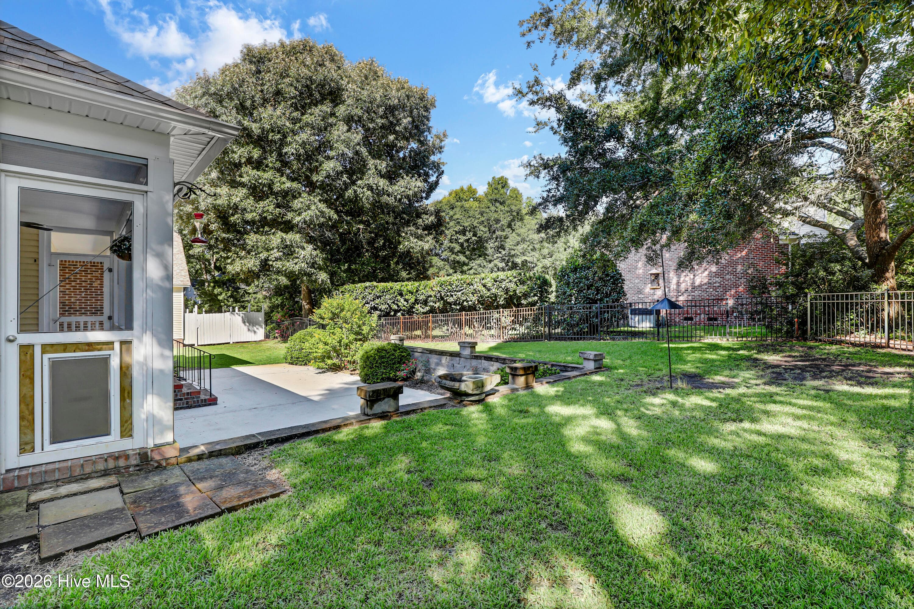 Single Family Residence at 302 Pecan Court, Hampstead, NC 28443, photo 6 of 46