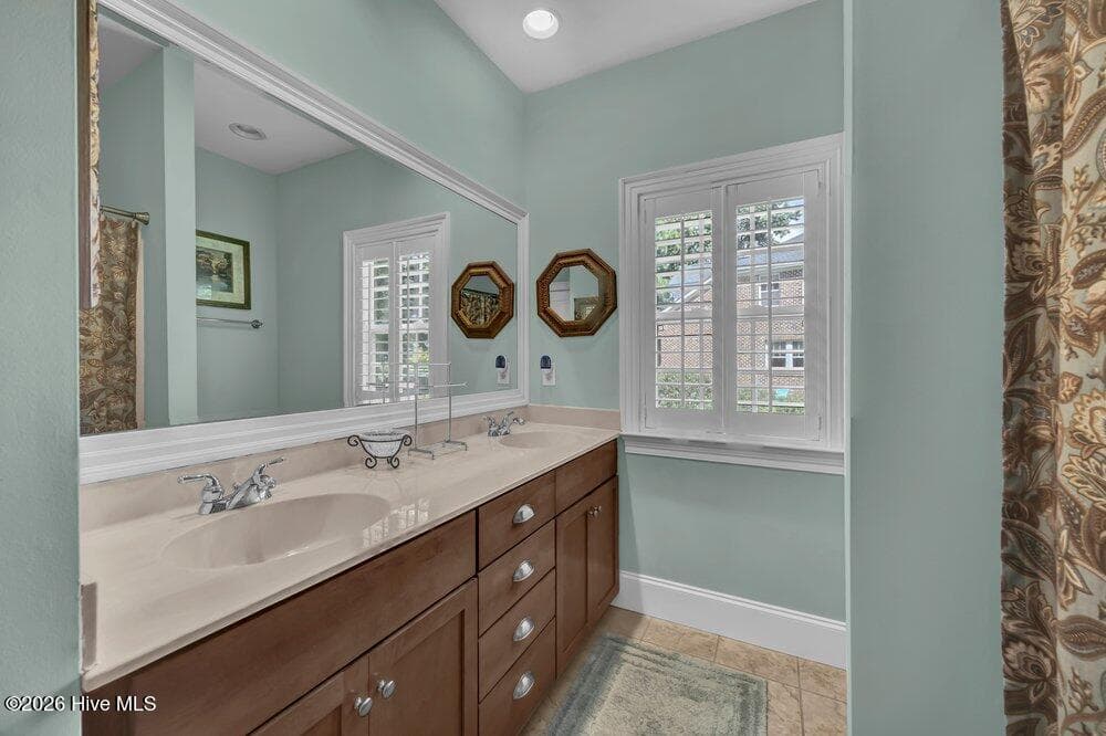 Single Family Residence at 5208 Lone Eagle Court, Wilmington, NC 28409, photo 2 of 3