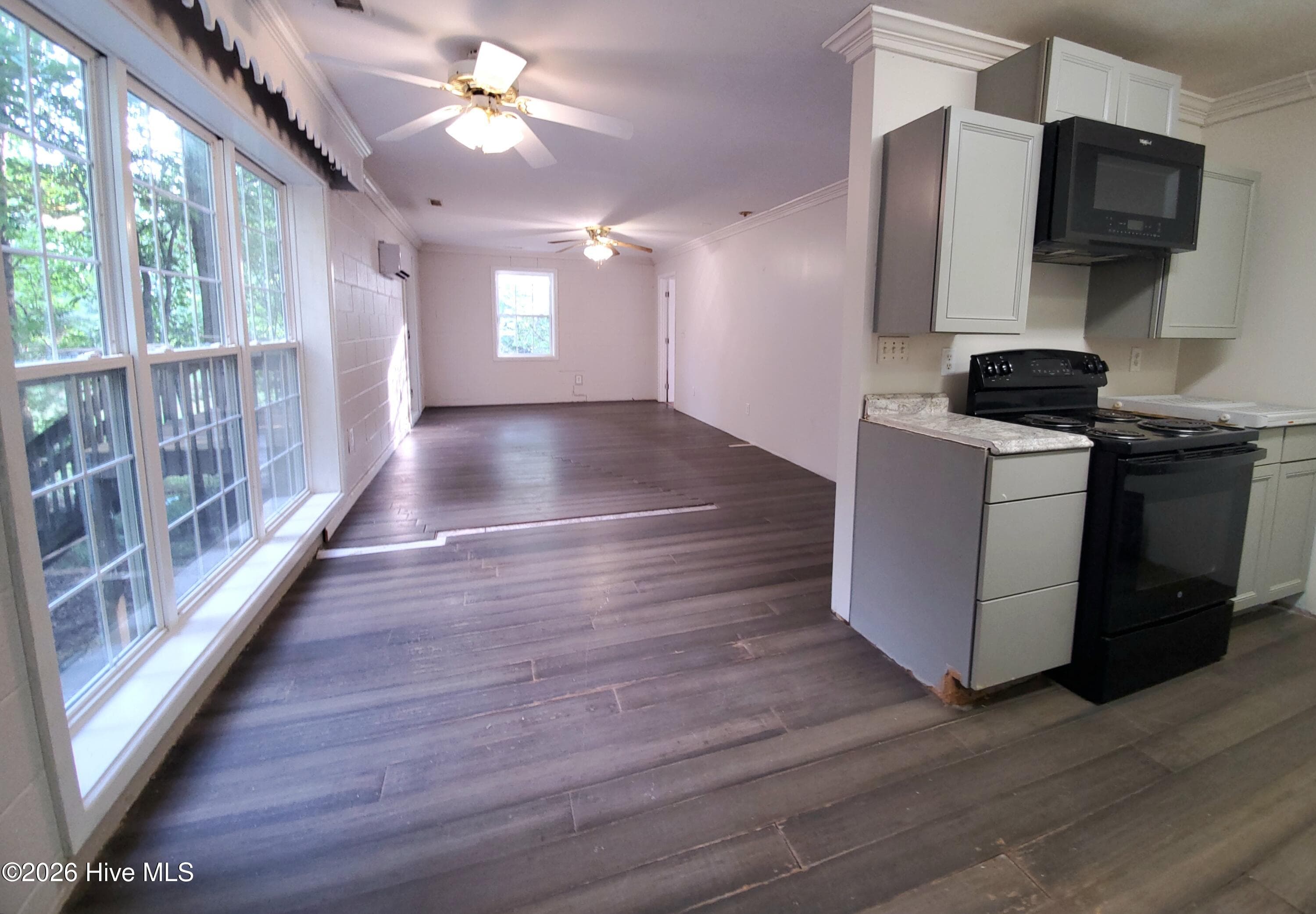 Single Family Residence at 425 Colonial Landing Road SE, Bolivia, NC 28422, photo 7 of 50