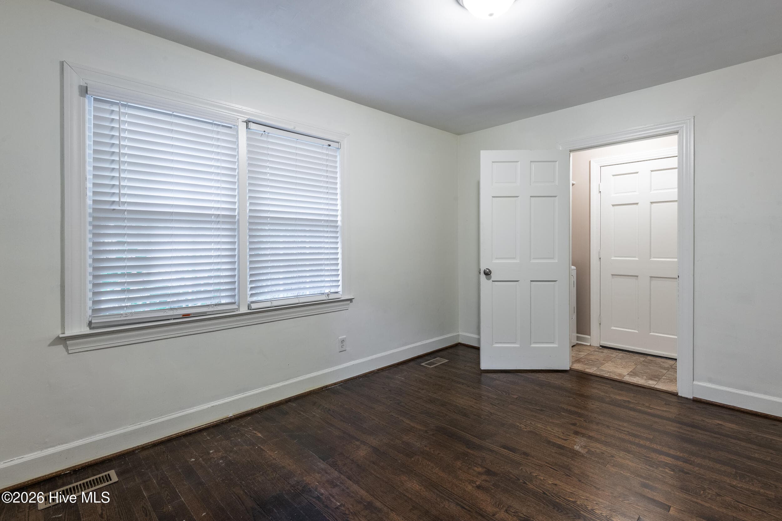Single Family Residence at 1719 Beaumont Drive, Greenville, NC 27858, photo 2 of 2