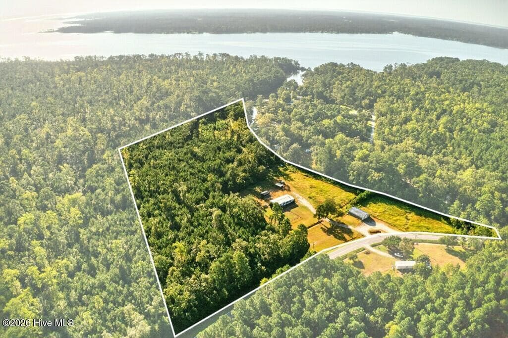 1402 Lynchs Beach Loop Road, Bayboro, NC 28515