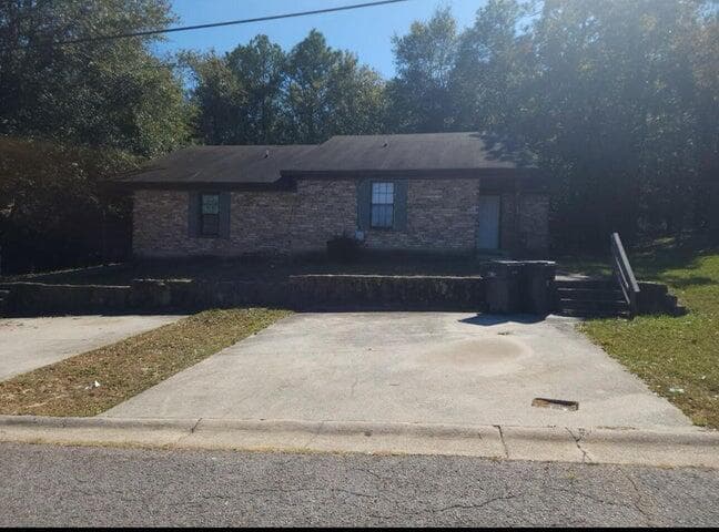 Duplex at 2412 Antebellum Drive A, Augusta, GA 30906, photo 2 of 8