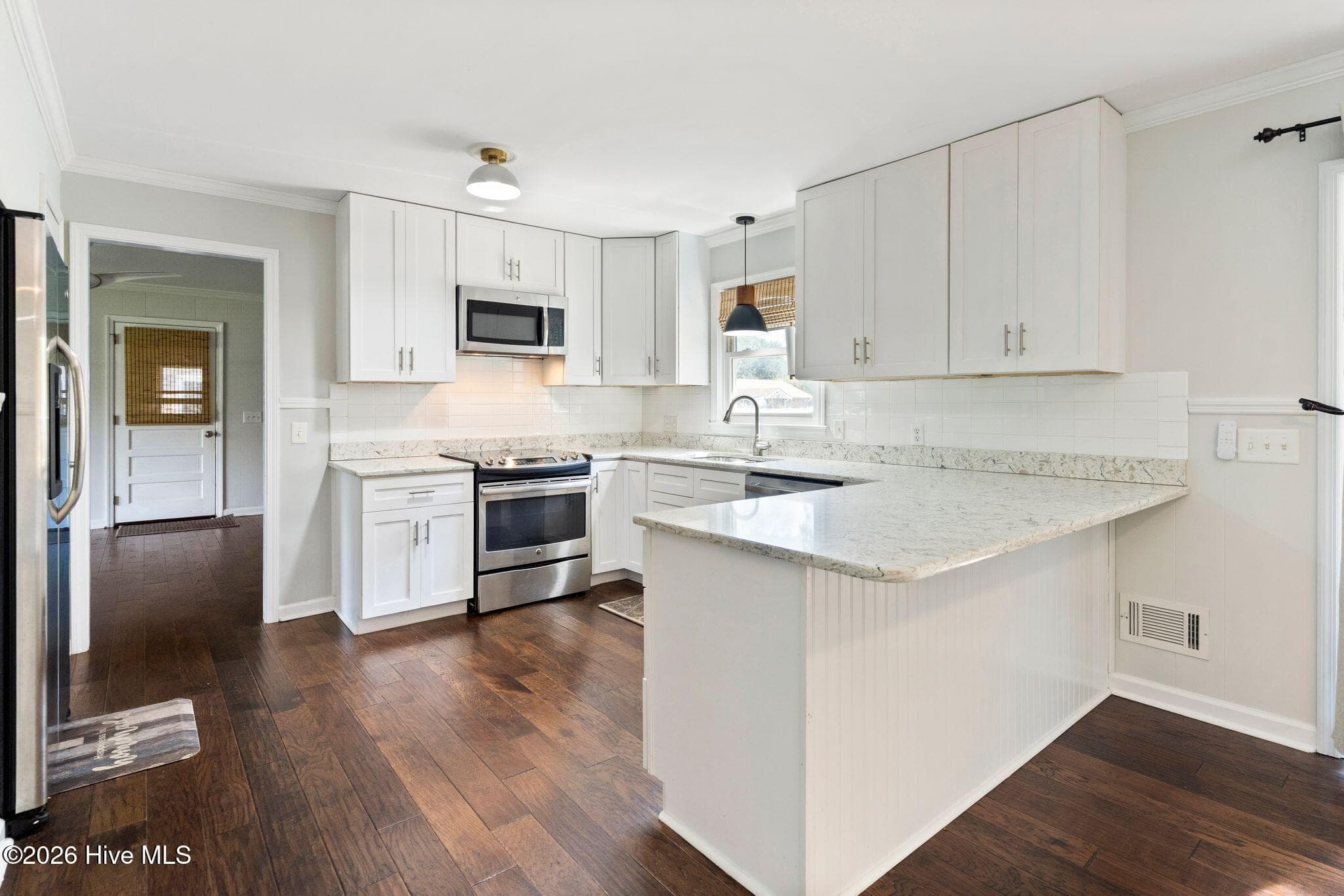 Single Family Residence at 806 Bragg Drive, Wilmington, NC 28409, photo 18 of 57