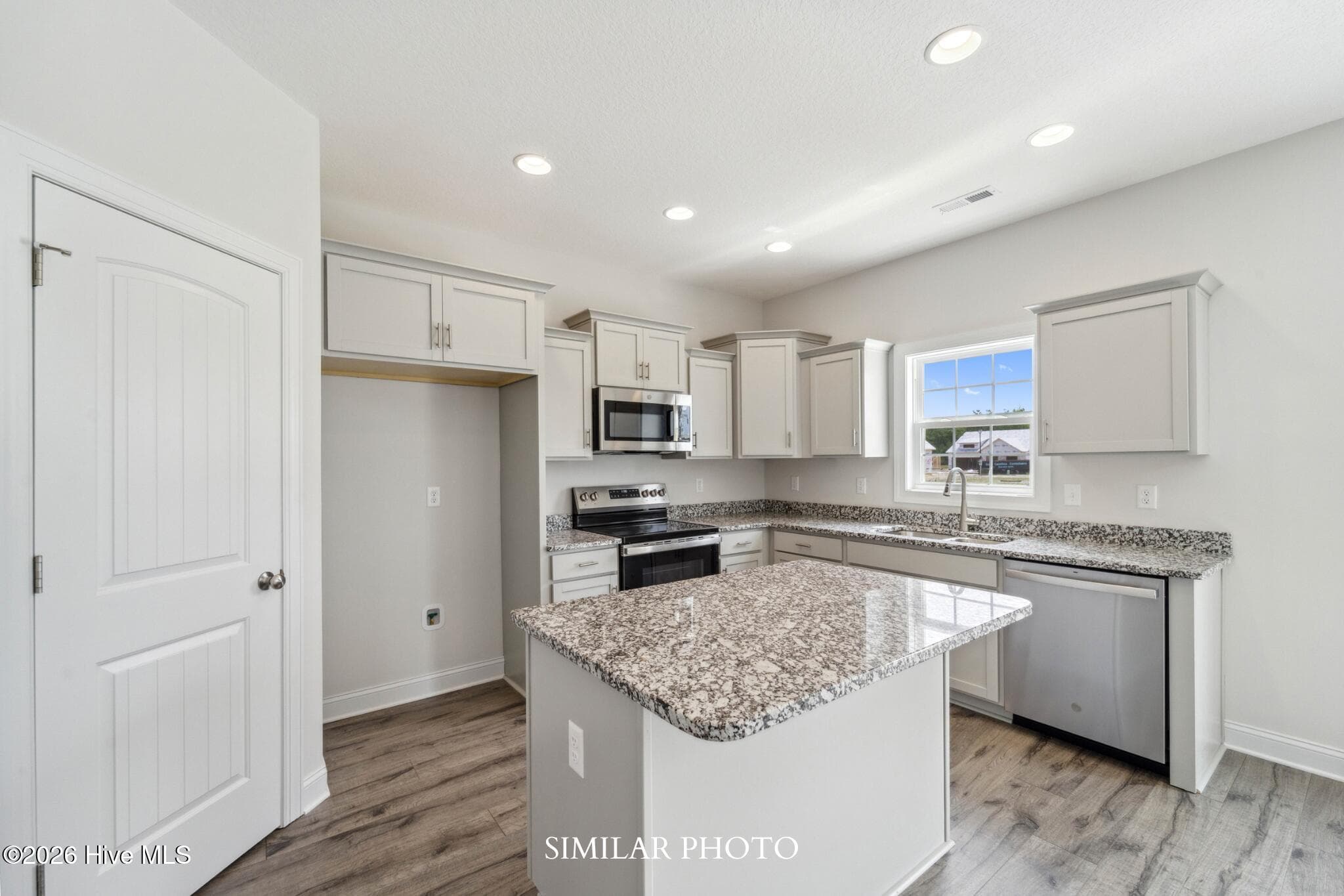 Single Family Residence at 725 Regiment Road, Jacksonville, NC 28546, photo 14 of 41
