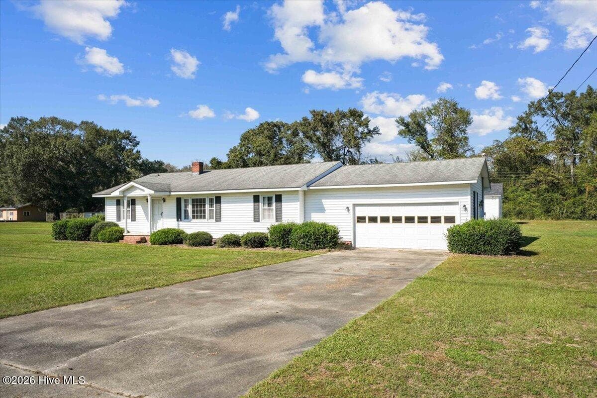 Single Family Residence at 606 Darden Drive, Kinston, NC 28504, photo 3 of 33
