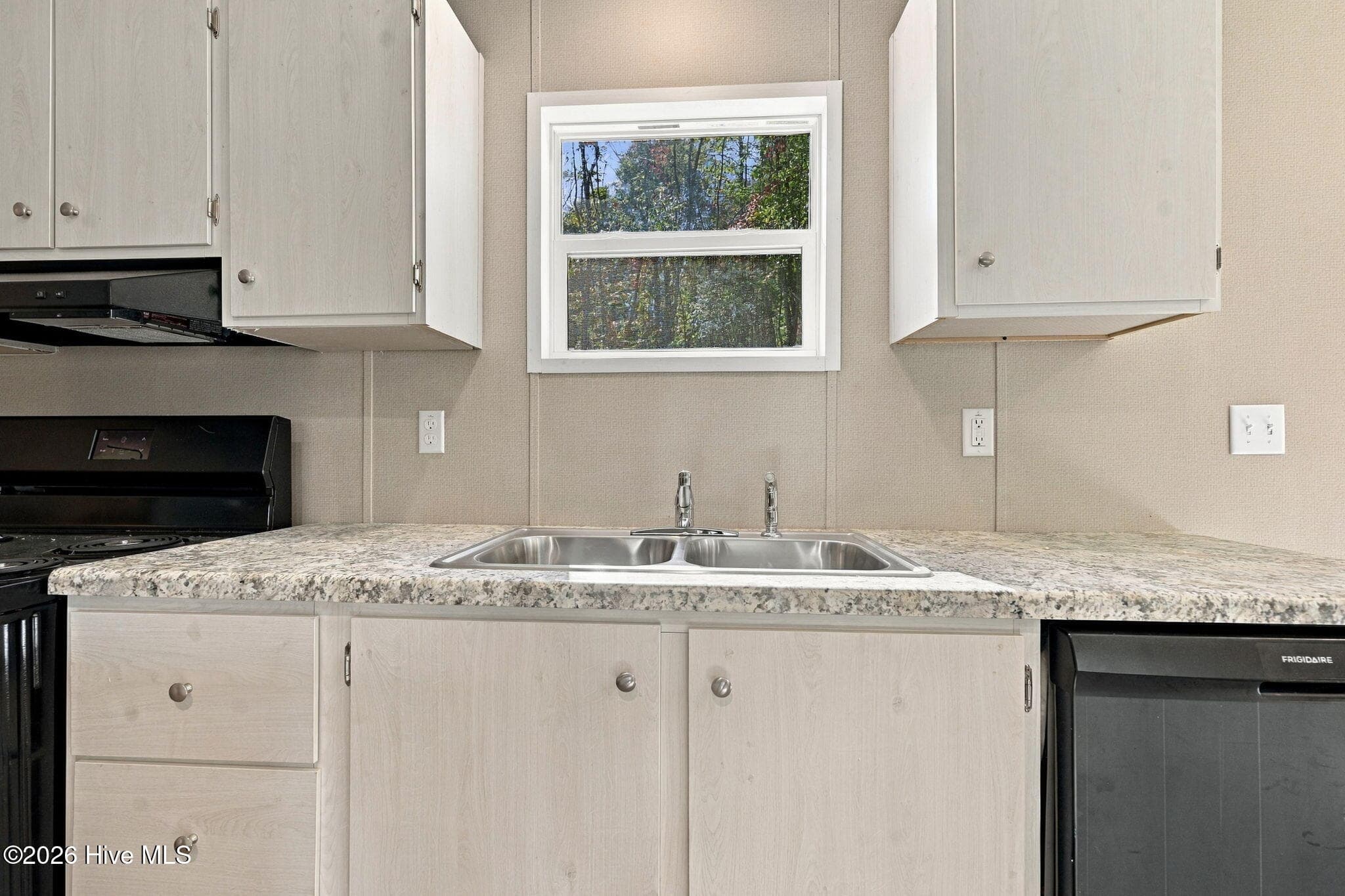 Manufactured Home at 313 Loganberry Lane, Hayesville, NC 28904, photo 13 of 30