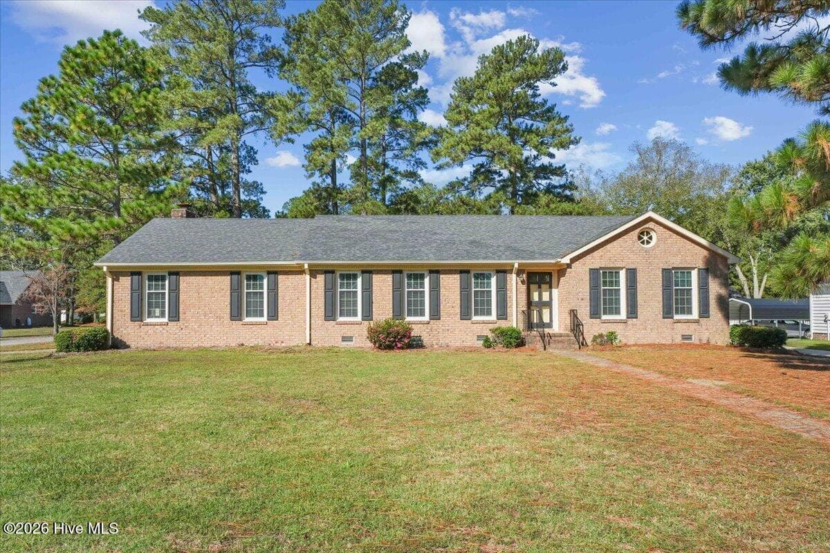 3000 Camelot Drive, Kinston, NC 28504