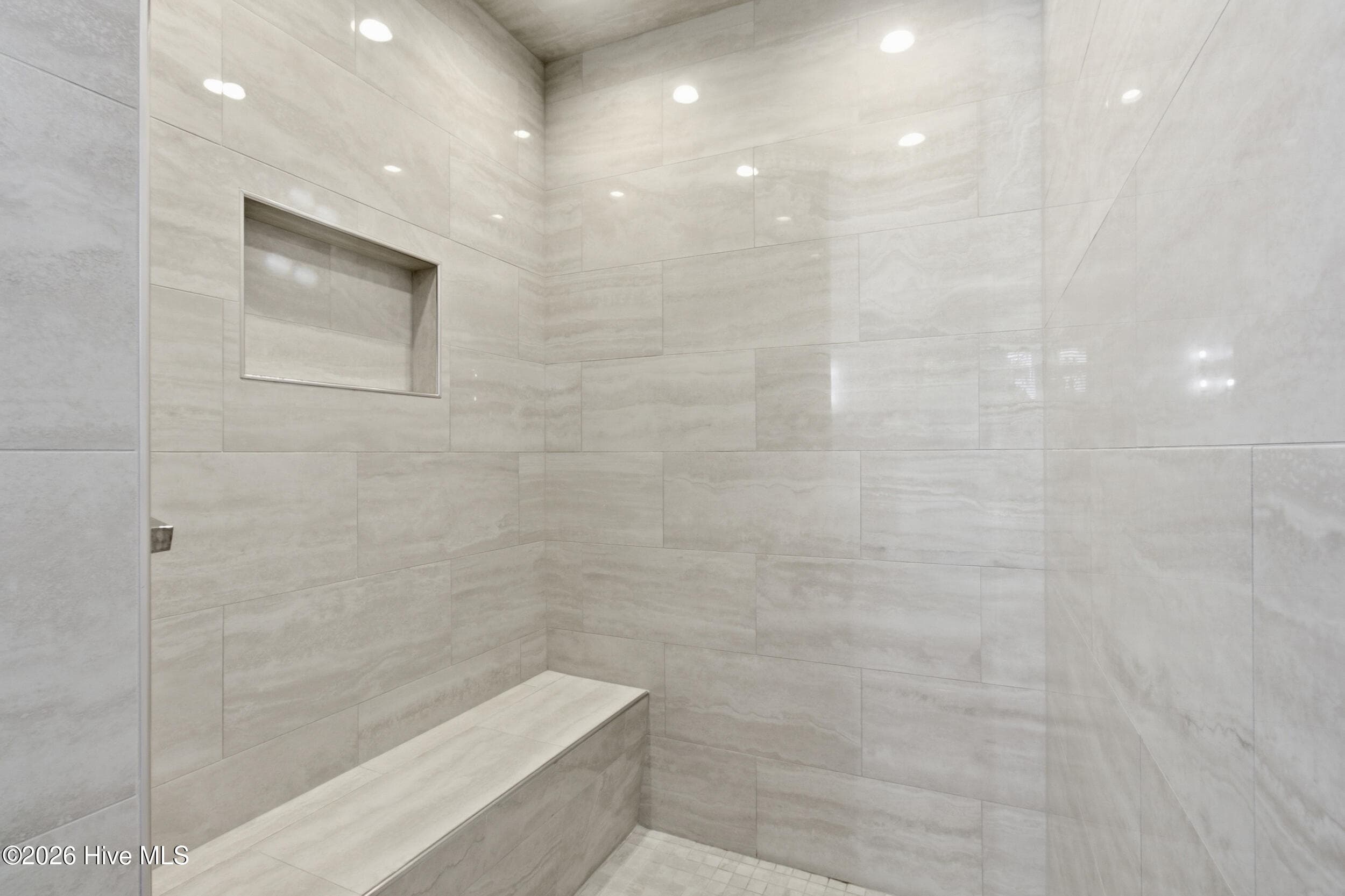 Owners Bathroom - 404 Avenue C, New Bern, NC 28560