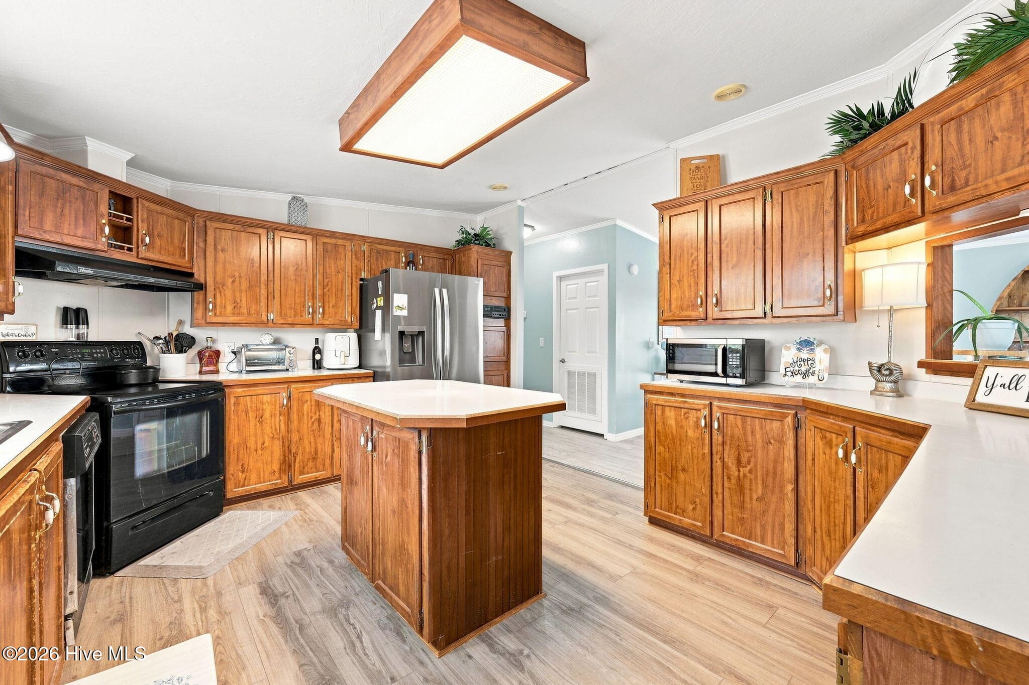 Manufactured Home at 211 D Drive, Chocowinity, NC 27817, photo 13 of 35