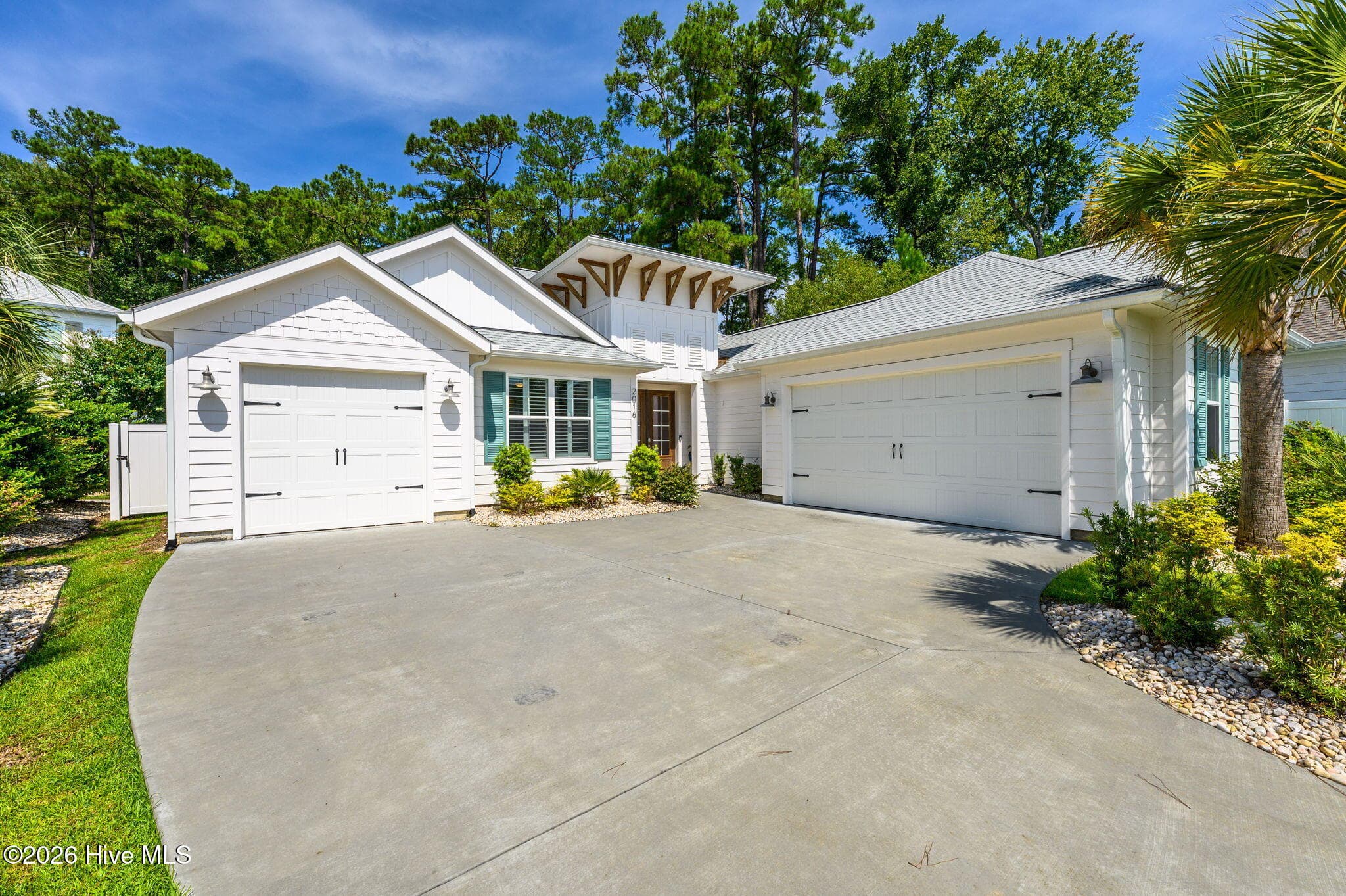 Single Family Residence at 2016 Manor Parc Drive, Calabash, NC 28467, photo 2 of 127