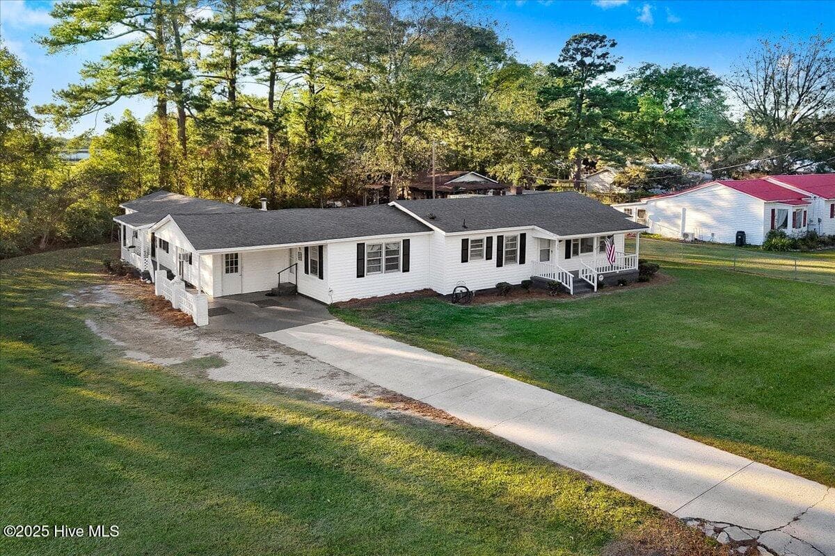 Single Family Residence at 270 Orange Street, Kinston, NC 28504, photo 13 of 32