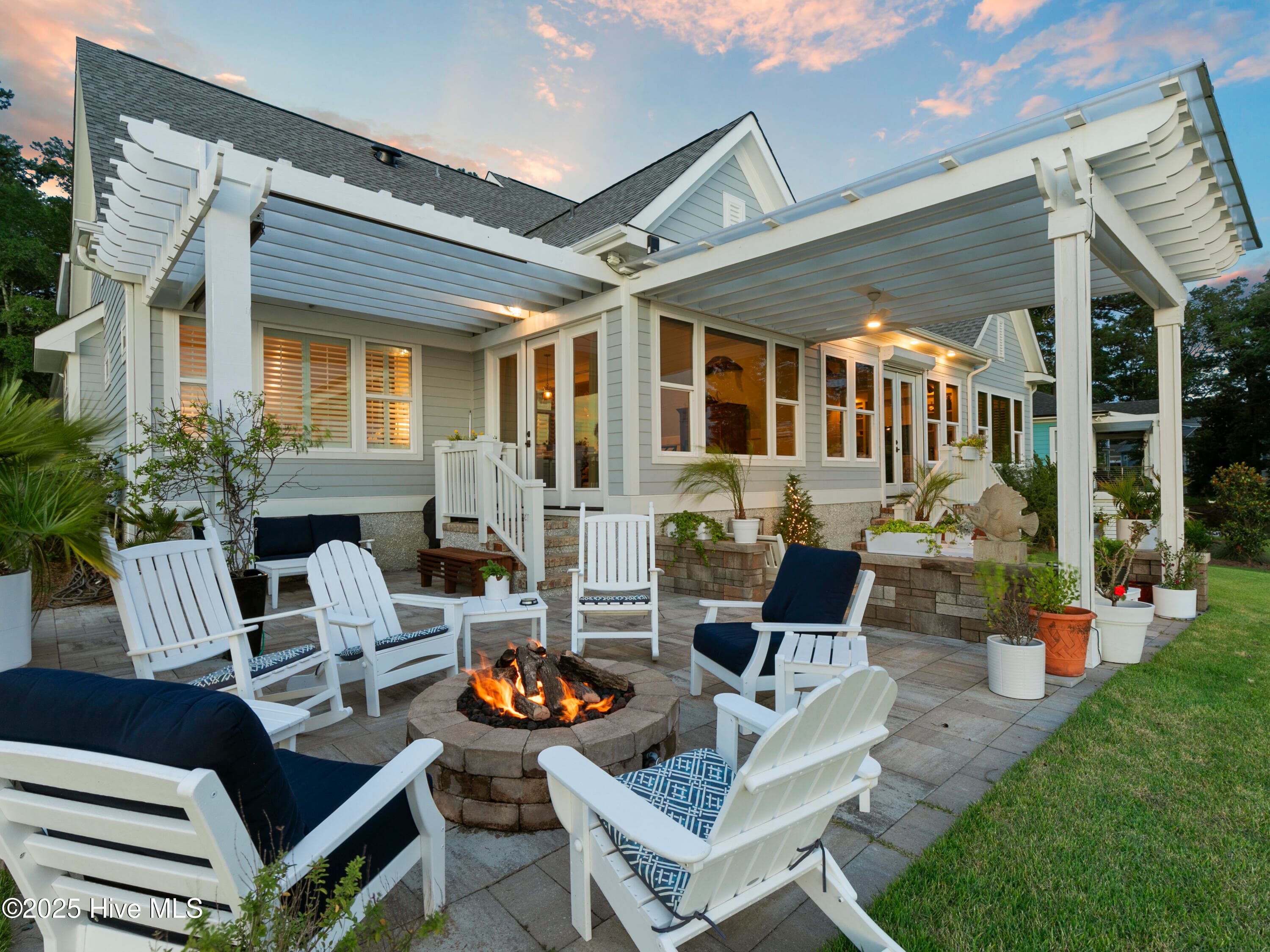 Back patio & firepit - 3623 White Cliffs Drive, Castle Hayne, NC 28429